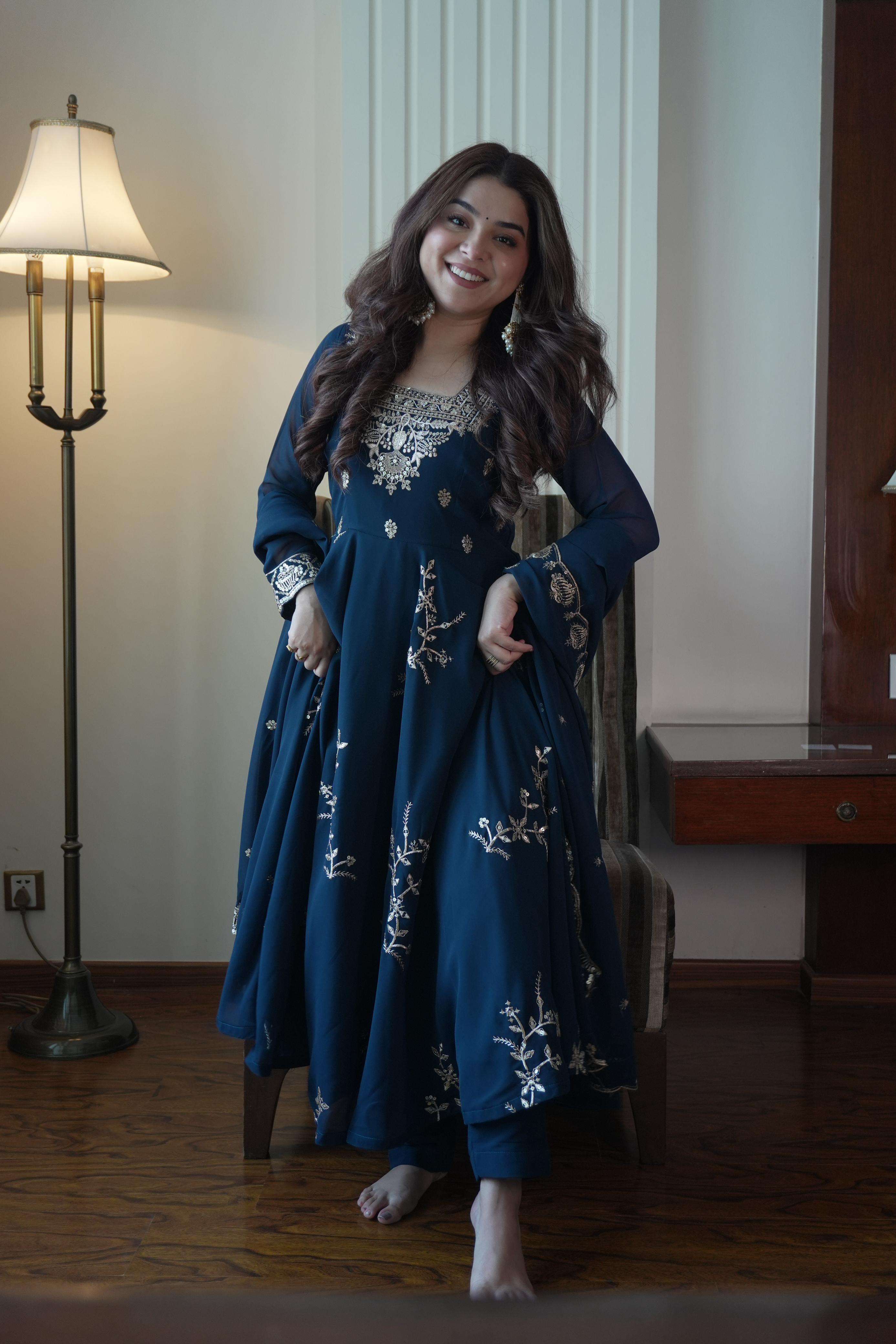 LM 13 GEORGETTE BEAUTIFUL PARTY WEAR LOOK DESIGNER LADIES SUIT