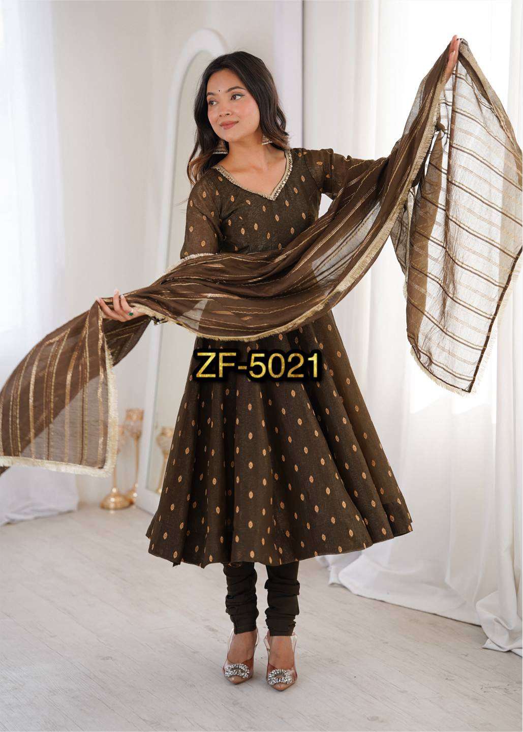 LG 5021 PREETY LOOK DESIGNER LADIES ANARKALI GOWN STYLE THREE PCS SET