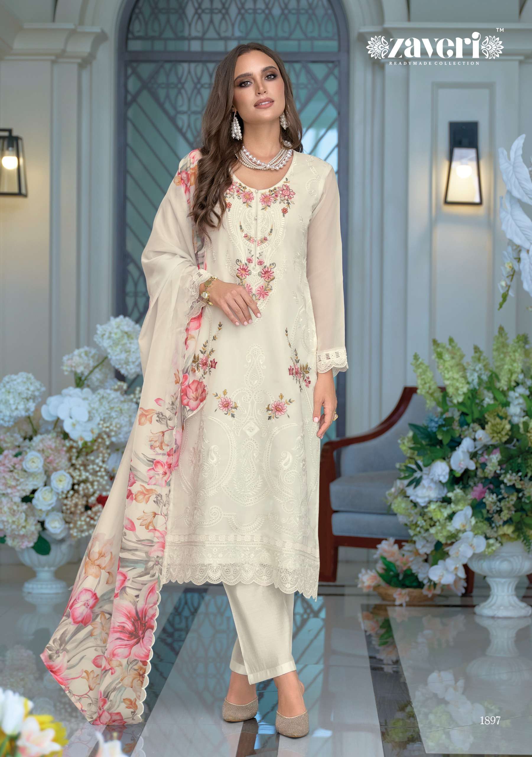 ZAVERI WOMAN BEAUTY ERINA 