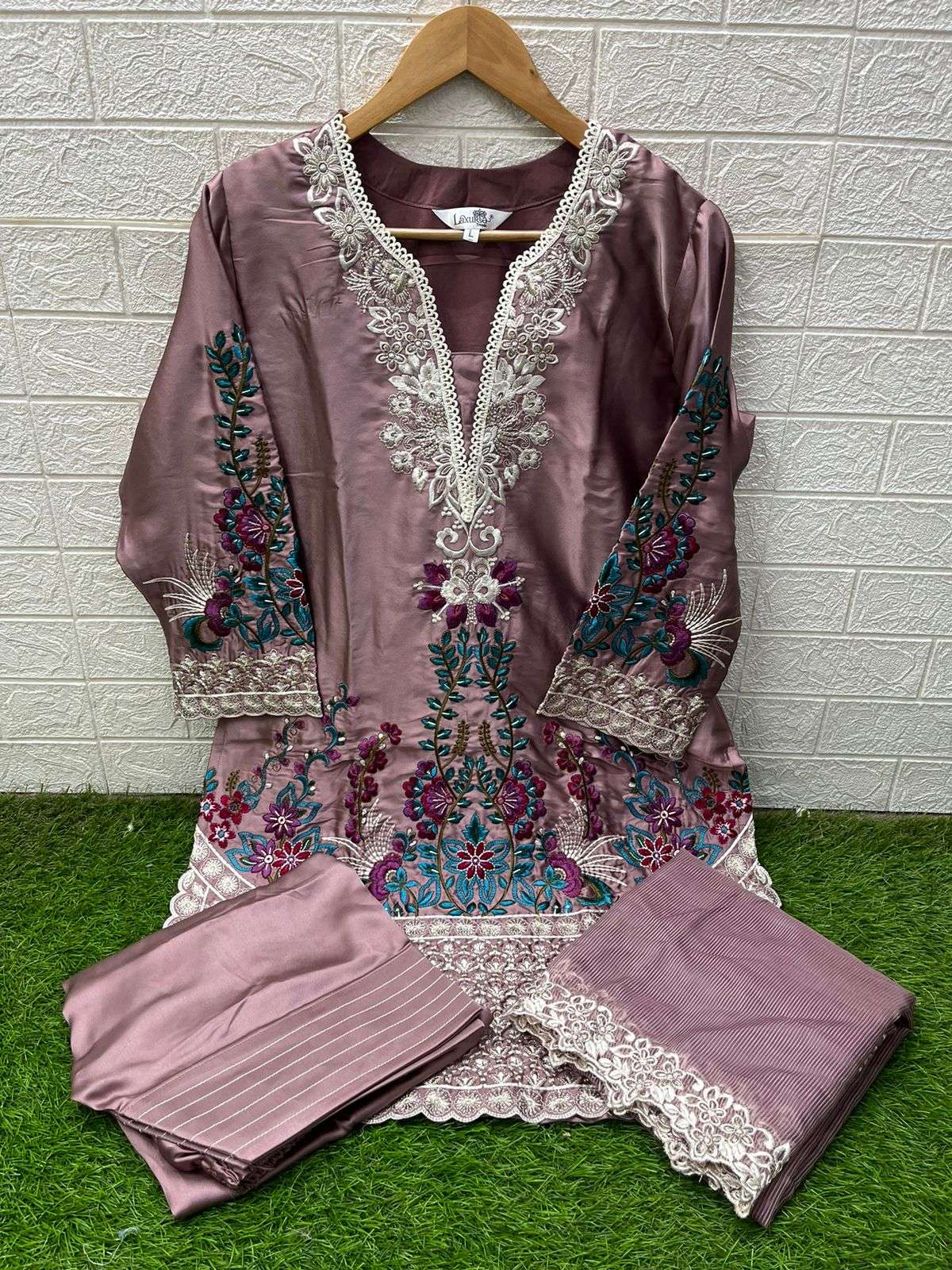 LAXURIA TRENDZ D NO 1595 