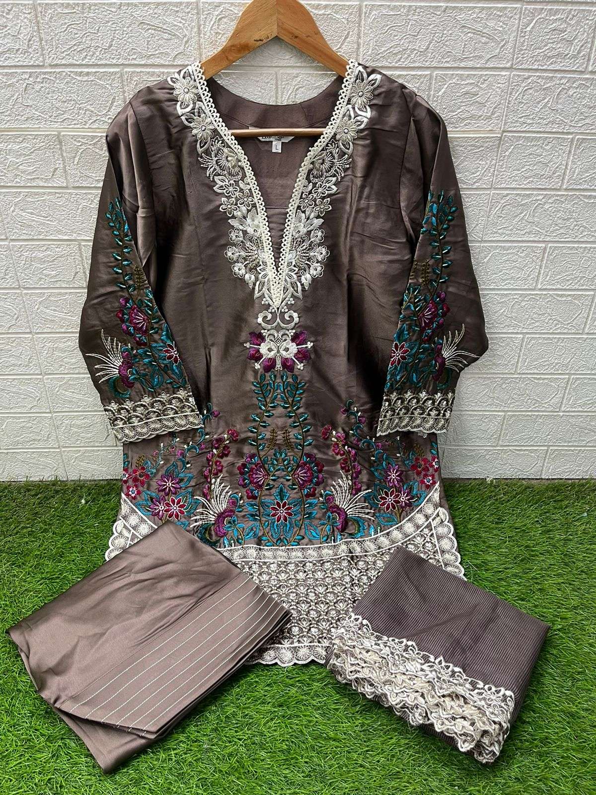 LAXURIA TRENDZ D NO 1595 