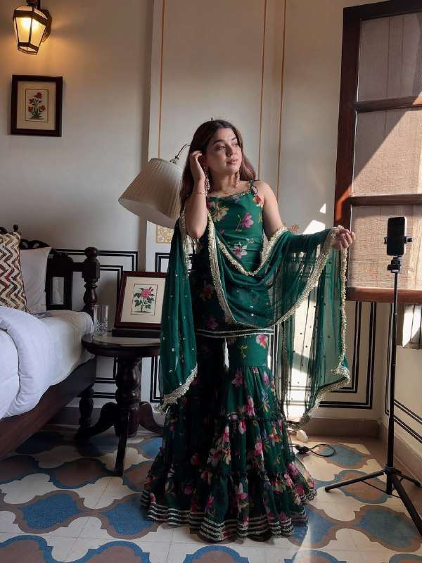 KD 1562 GEORGETTE DIGITAL PRINT FANCY FUNCTION WEAR LADIES SHARARA SUIT