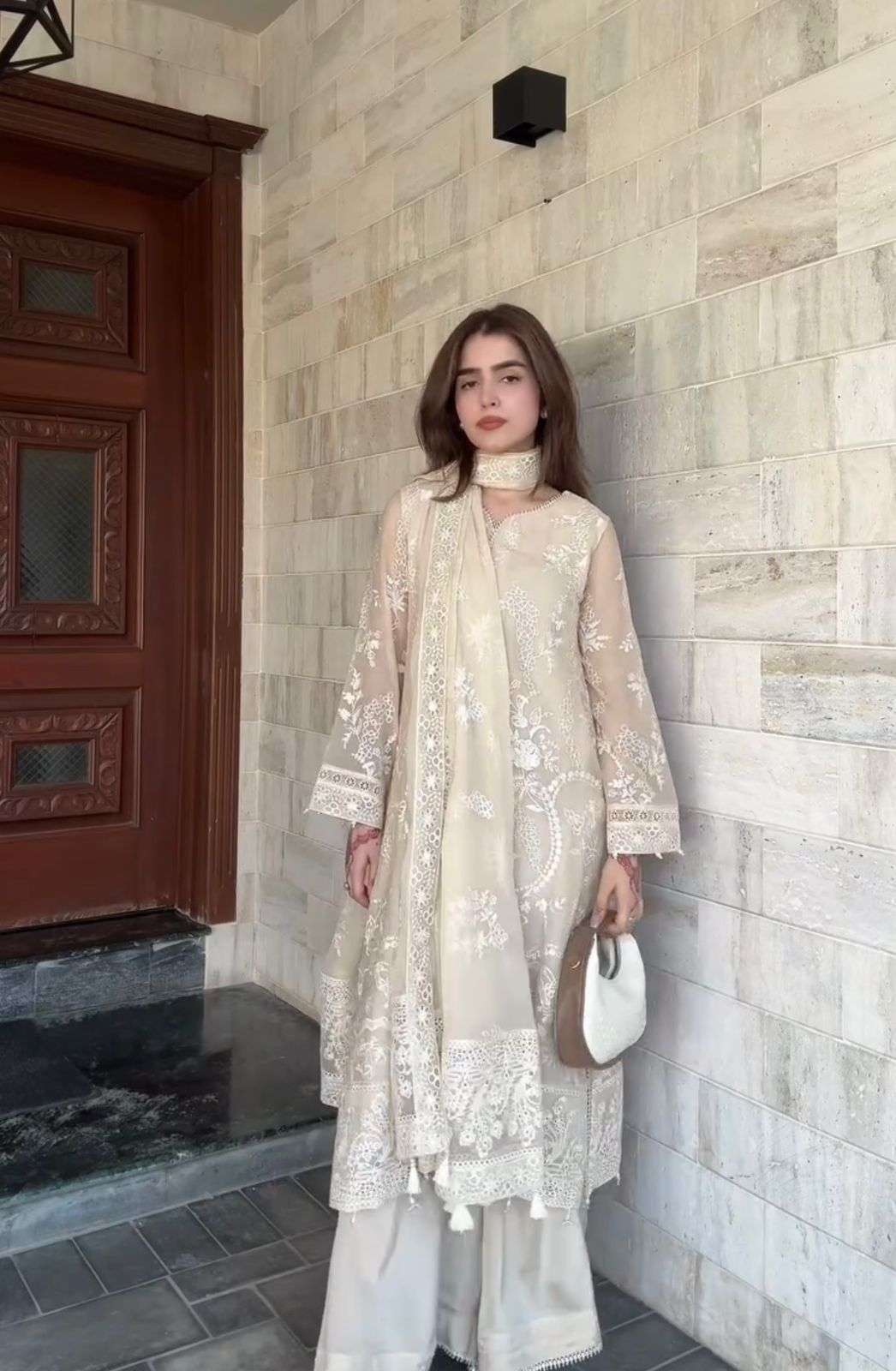 LADY LOOK 038 GEORGETTE PREETY WHITE LOOK  DESIGNER PARTY WEAR LADIES SUIT