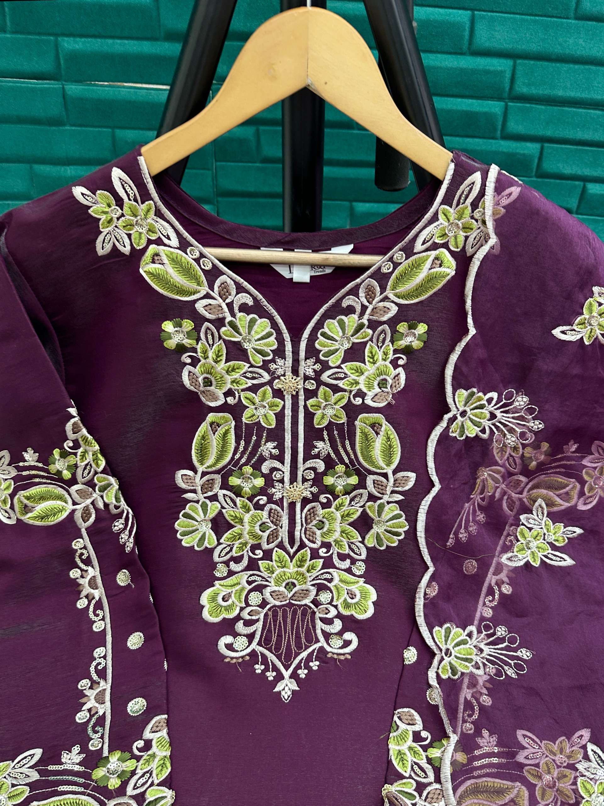 LAXURIA TRENDZ D NO 1603 SILK BEAUTIFUL PAKISTANI LOOK DESIGNER LADIES SUIT