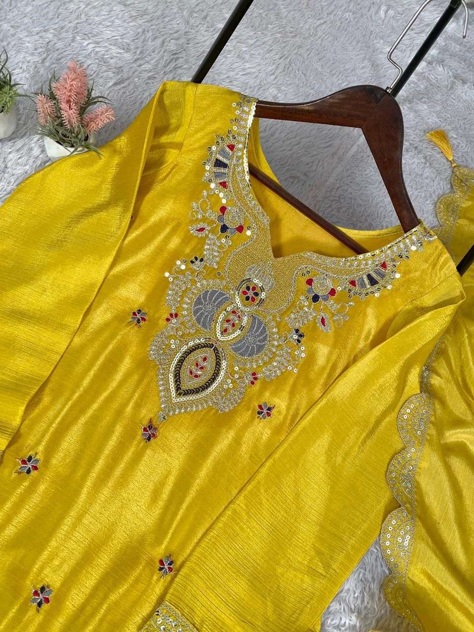 LG 2058 HEAVY BEAUTIFUL DESIGNER LOOK WEDDING HALDI FUNCTION WEAR SUIT