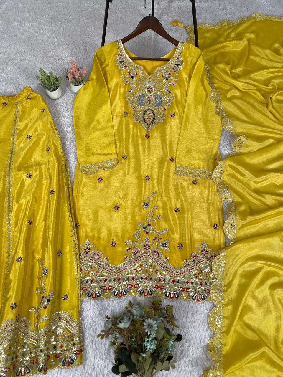 LG 2058 HEAVY BEAUTIFUL DESIGNER LOOK WEDDING HALDI FUNCTION WEAR SUIT
