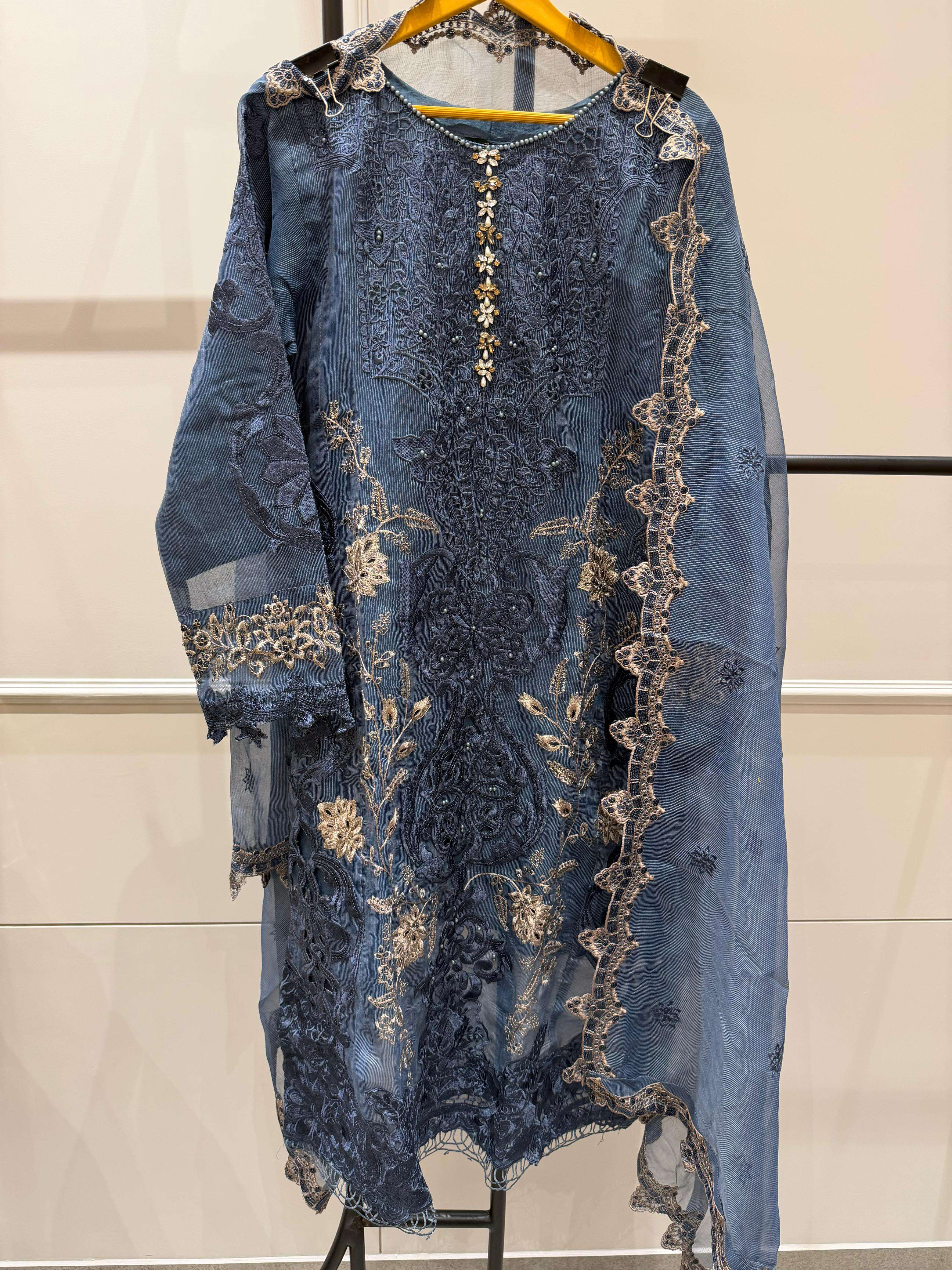 SHREE FABS D NO 2198 HEAVY EMBROIDERED DESIGNER READY MADE PAKISTANI SUIT