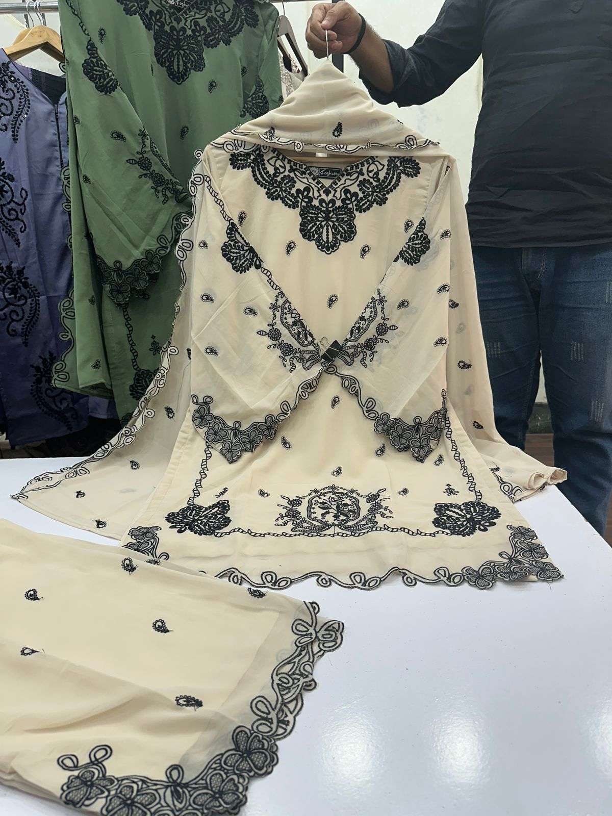 VS FASHION D NO 2702 GEORGETTE HEAVY EMBRIDERY DESIGNER PAKISTANI STYLE SUIT