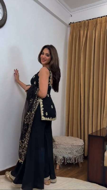 KD 1594 GEORGETTE BEAUTIFUL DESIGNER LOOK PARTY WEAR LADIES SUIT 