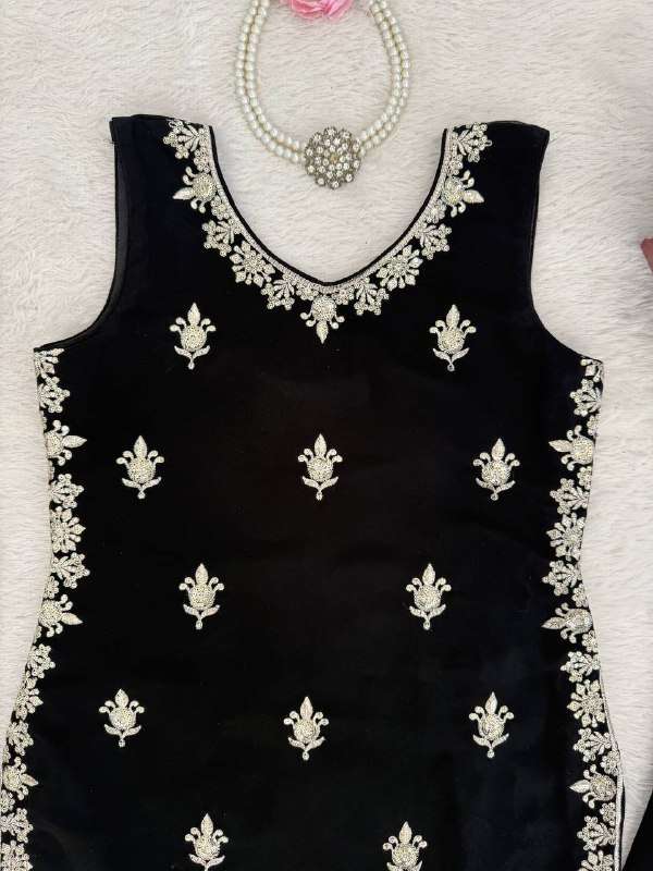 KD 1594 GEORGETTE BEAUTIFUL DESIGNER LOOK PARTY WEAR LADIES SUIT 