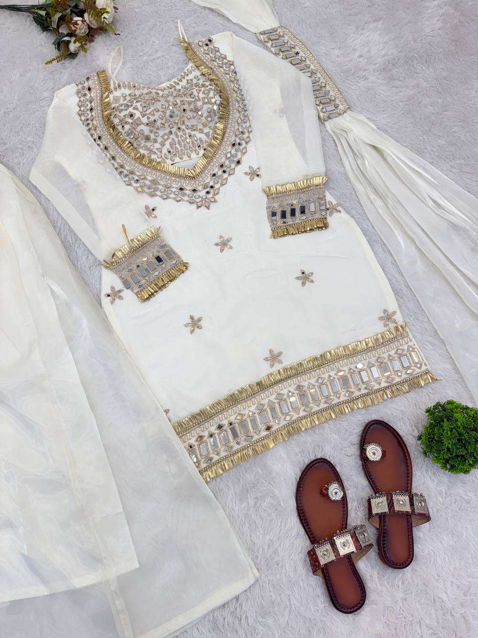 SRK 5326 SILK BEAUTIFUL DESIGNER LOOK PARTY WEAR LADIES SUIT
