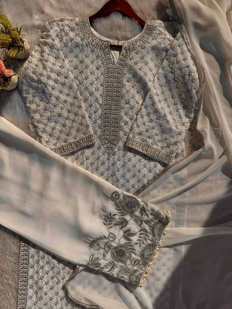 LG 1922 GEORGETTE BEAUTIFUL DESIGNER LOOK WEDDING FUNCTION WEAR LADIES SUIT