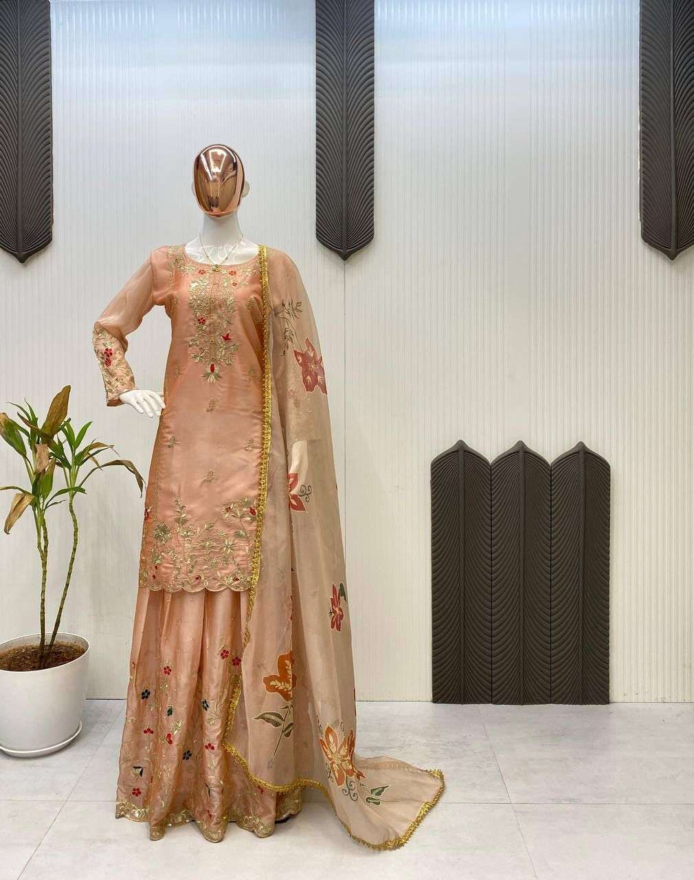 LG 1976 CHINON SEQUENCE DESIGNER WORK WEDDING WEAR LADIES SUIT