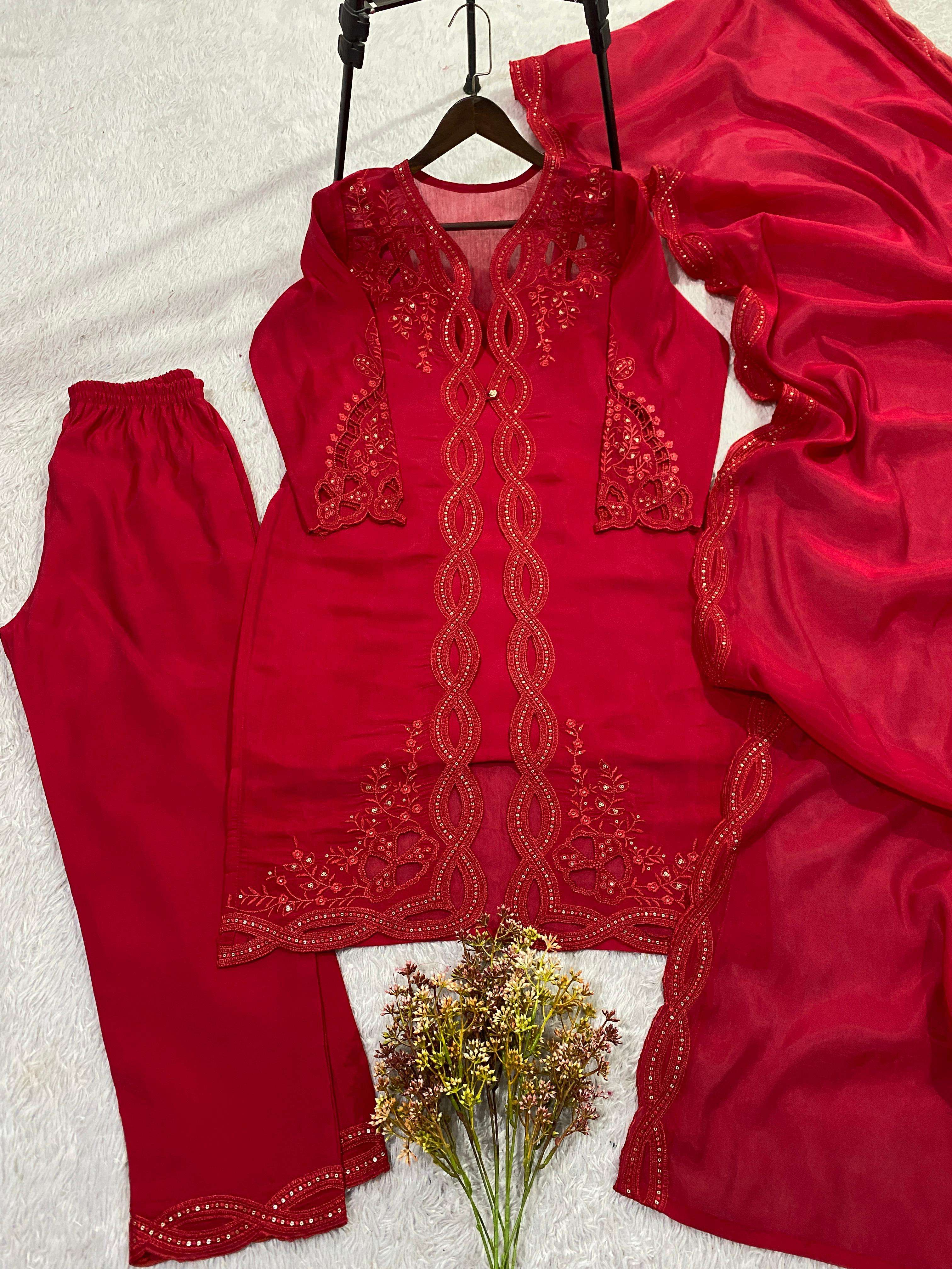 LM 18 CHANDERI SILK BEAUTIFUL DESIGNER LOOK PARTY WEAR LADIES SUIT