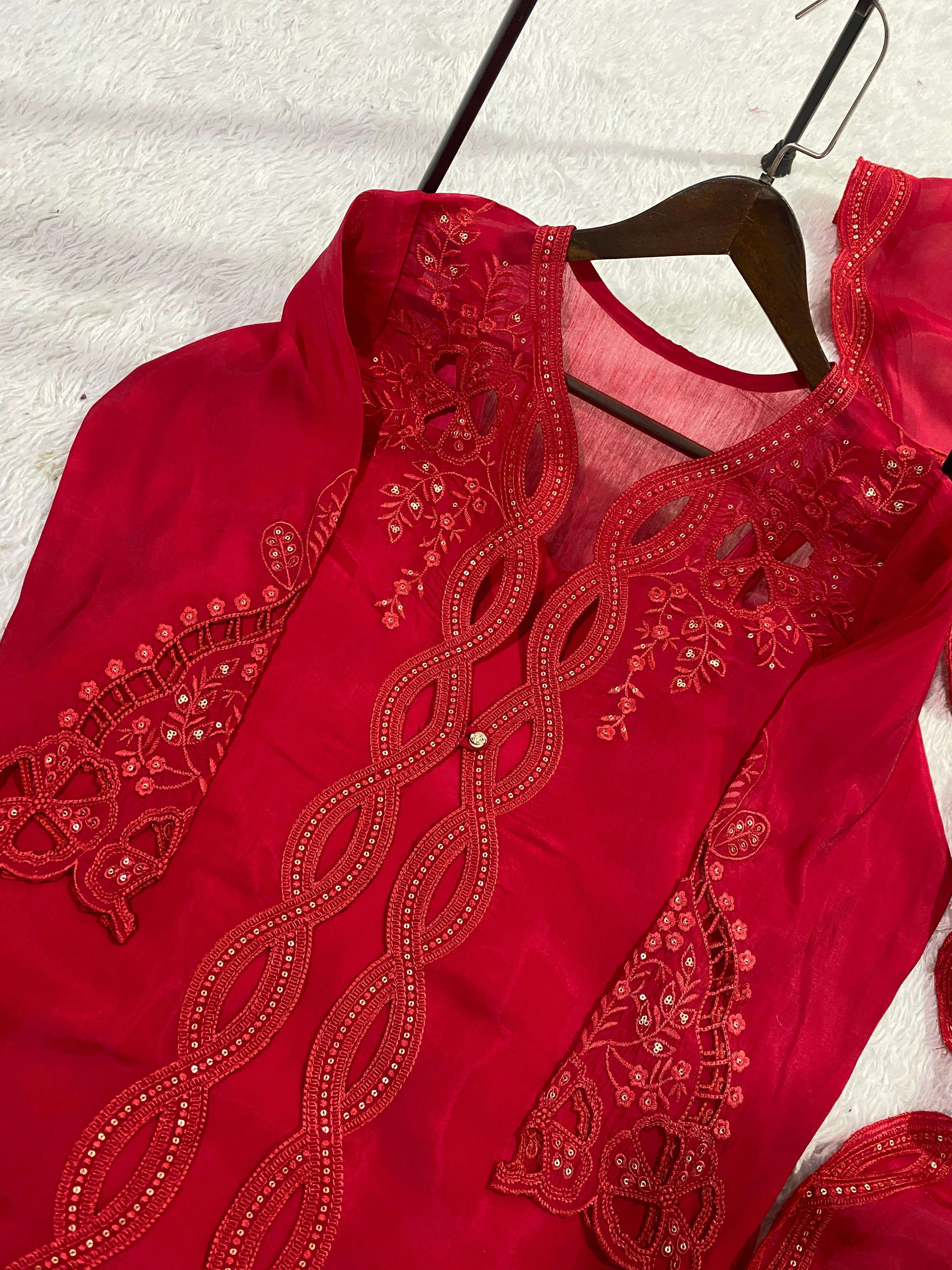LM 18 CHANDERI SILK BEAUTIFUL DESIGNER LOOK PARTY WEAR LADIES SUIT