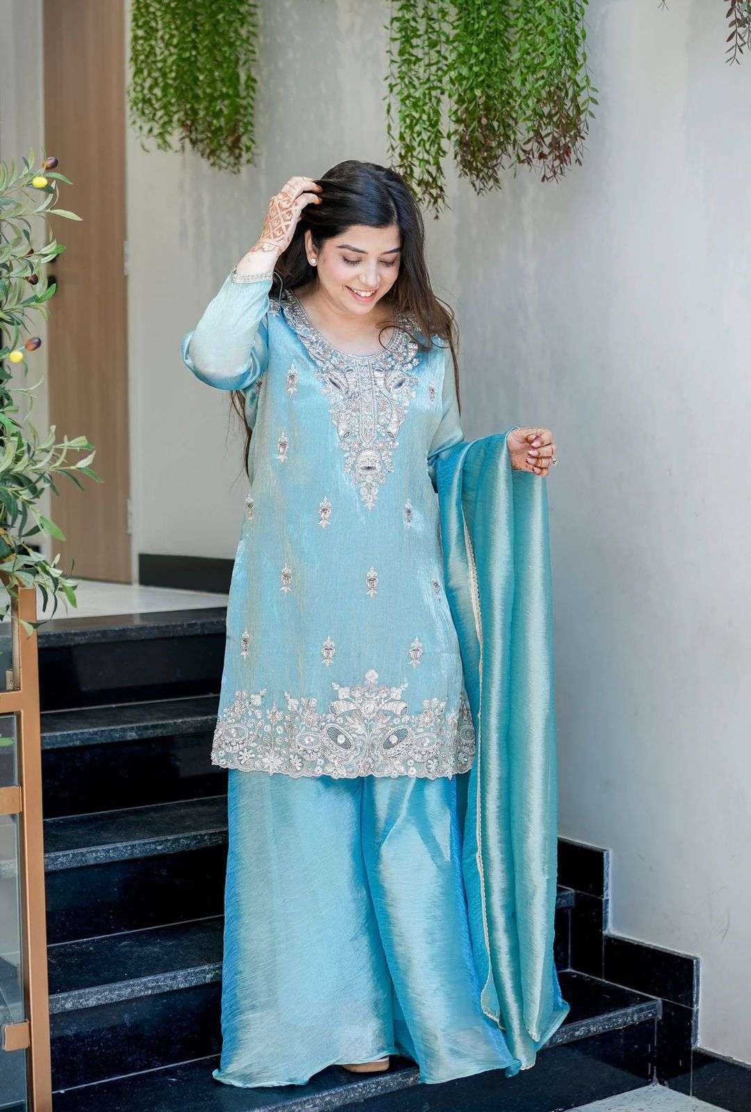 SSR 531 JIMMY CHOO FABRIC BEAUTIFUL DESIGNER LOOK PARTY WEAR LADIES SUIT