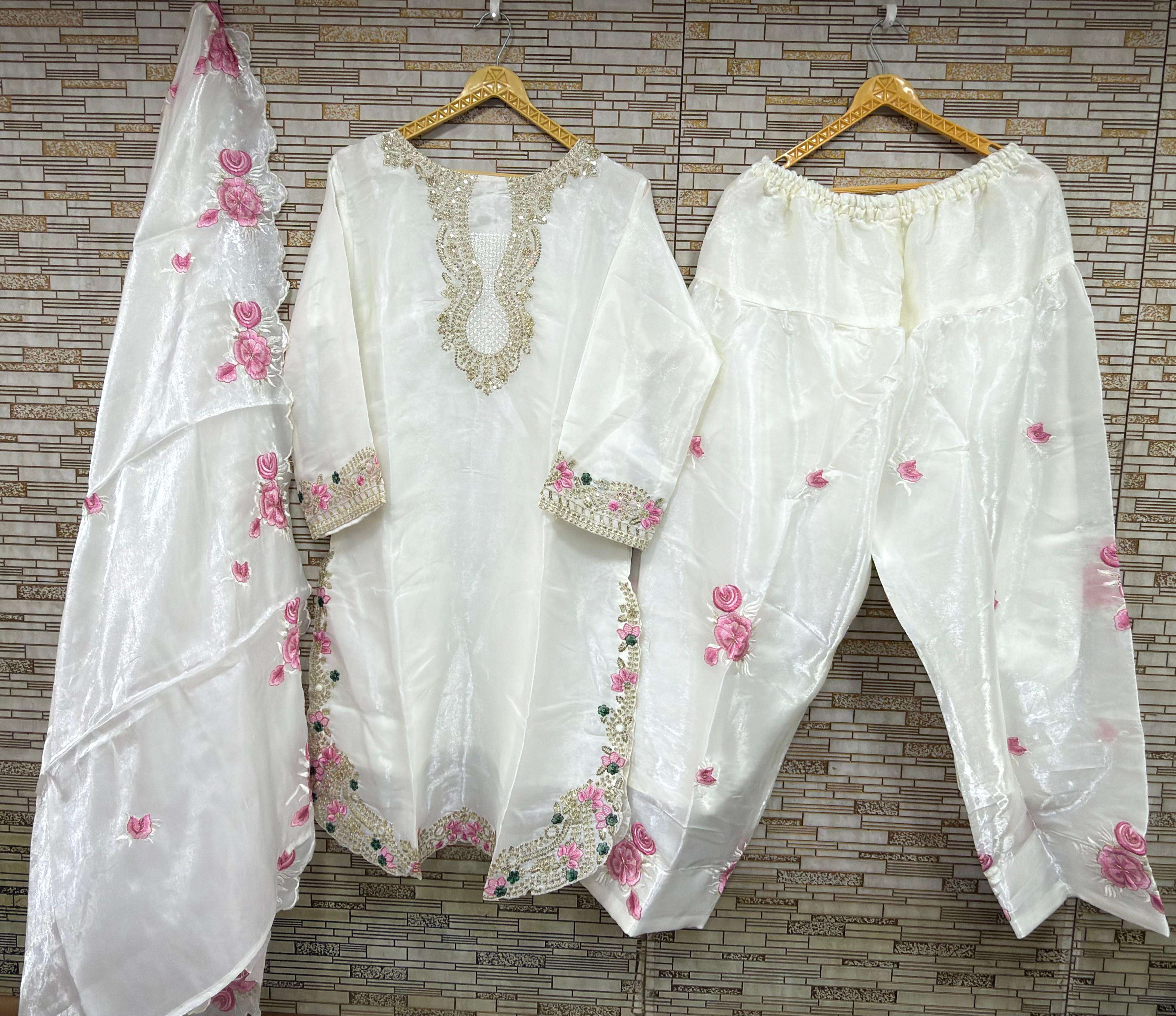 BILQIS B 284 HEAVY EMBROIDERED DESIGNER FESTIVE WEAR PAKISTANI SUIT
