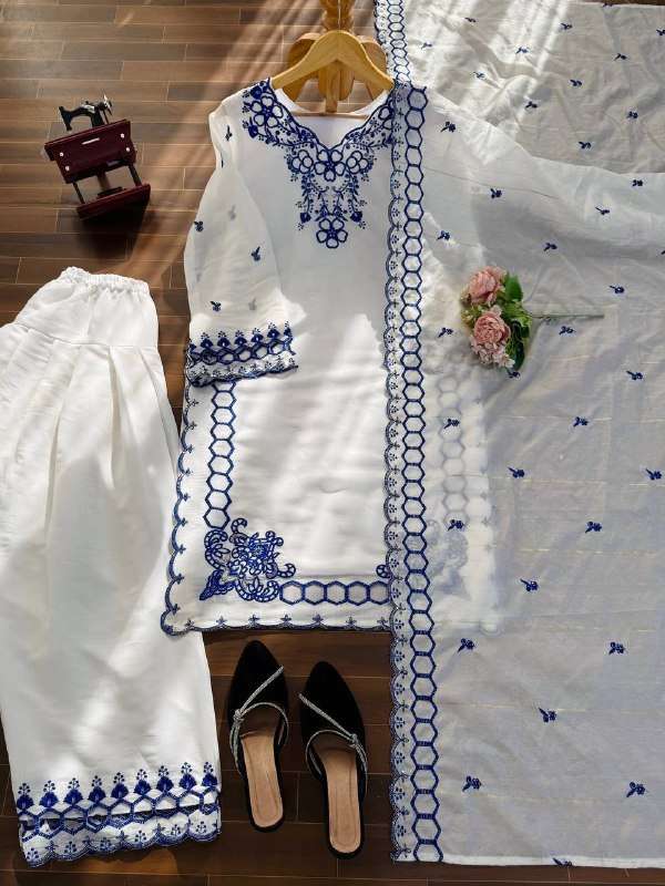 RTC 6018 CHANDERI SILK PREETY LOOK DESIGNER LADIES FUNCTION WEAR SUIT