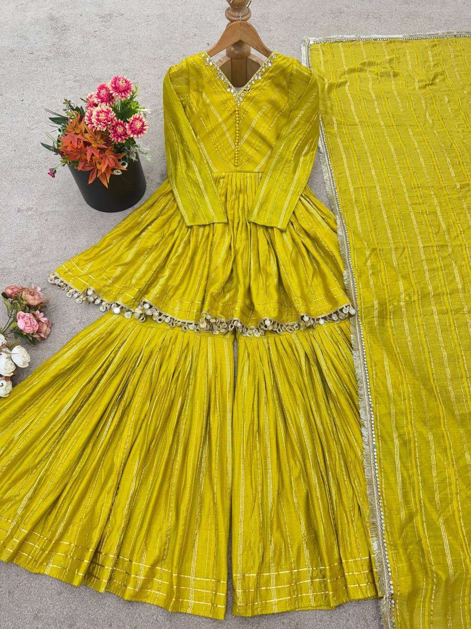 SRK 5334 BEAUTIFUL PARTY WEAR DESIGNER LOOK LADIES SHARARA SUIT