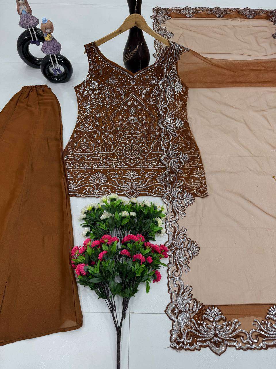 ST 203 GEORGETTE HEAVY GORGEOUS DESIGNER LOOK PARTY WEAR LADIES SUIT