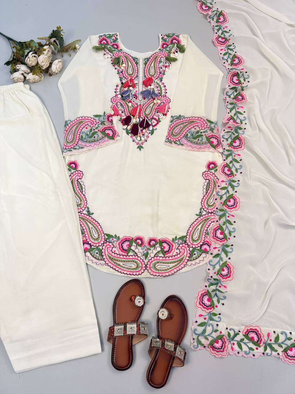 SRK 5348 GEORGETTE BEAUTIFUL EMBROIDERY DESIGNER LOOK SUIT