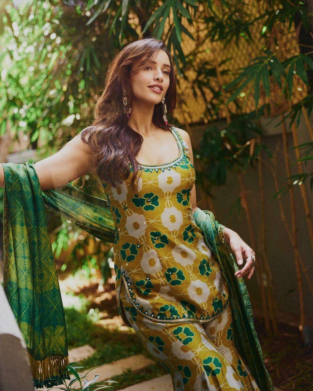 JD 647 SILK 3 PIECE FANCY TOP WITH PLAZZO AND BEAUTIFUL DUPATTA SET
