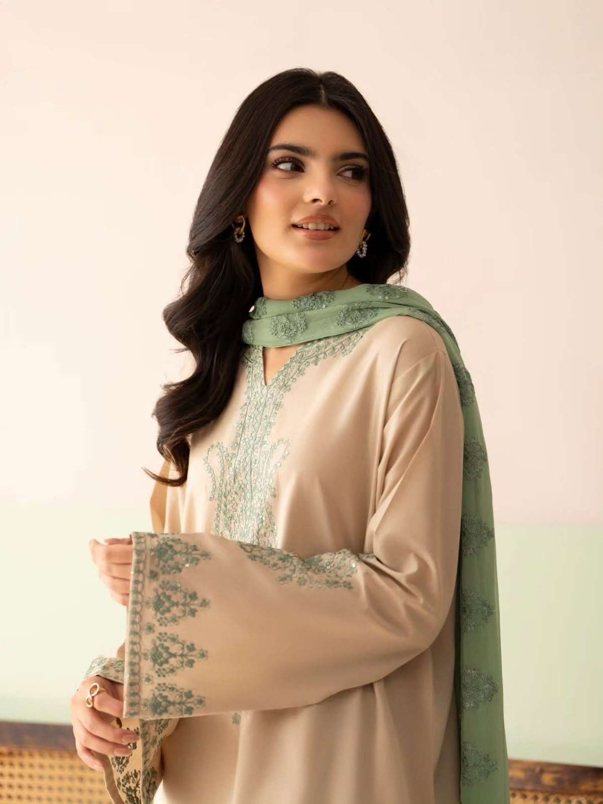 LADY LOOK 045 SILK PREETY LOOK DESIGNER LOOK PARTY WEAR LADIES SUIT
