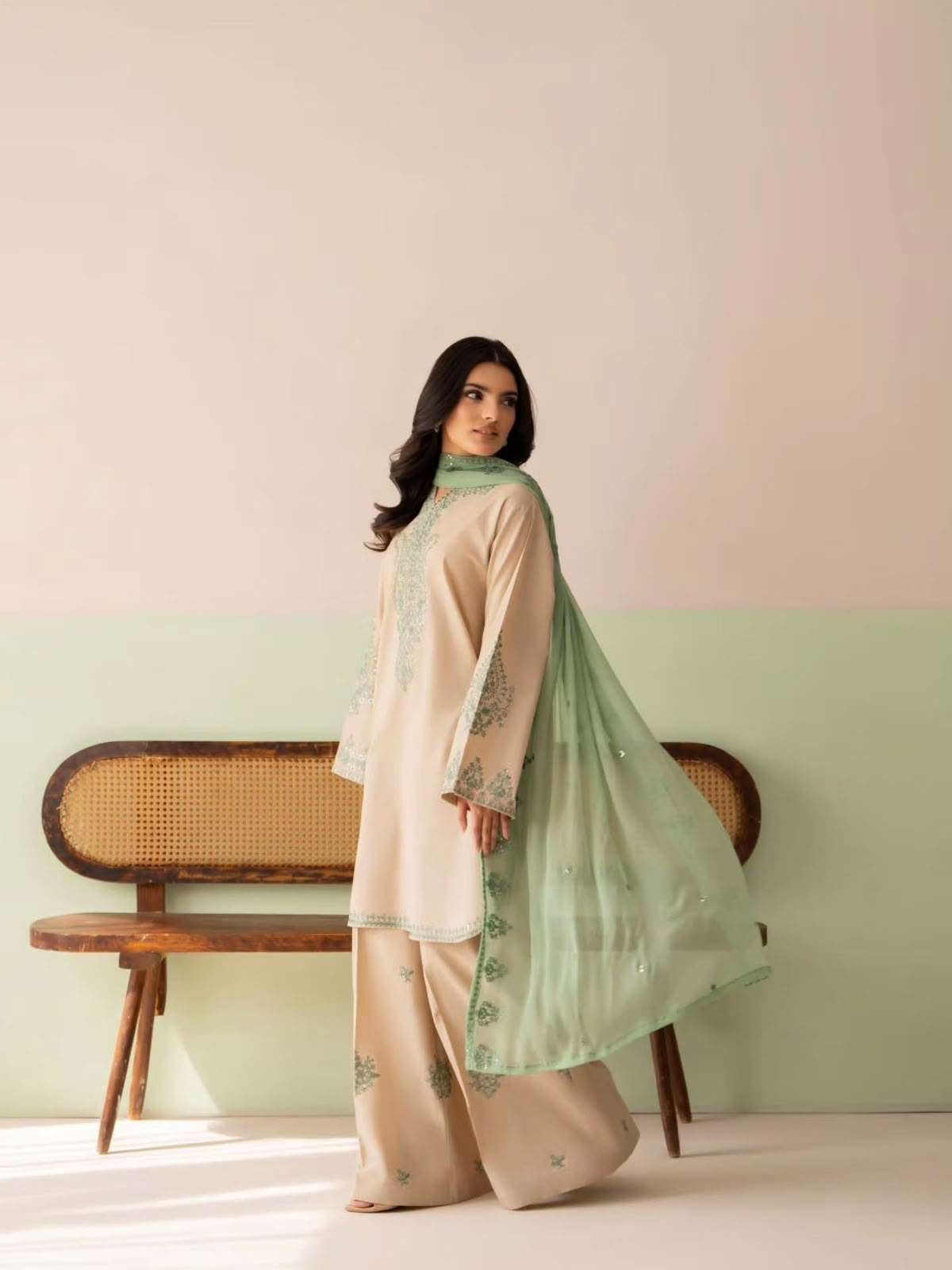 LADY LOOK 045 SILK PREETY LOOK DESIGNER LOOK PARTY WEAR LADIES SUIT