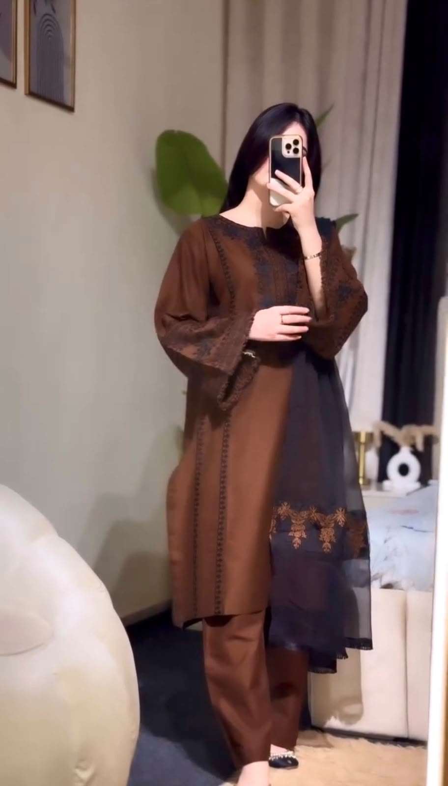 LADY LOOK 047 SILK FANCY PAKISTANI STYLE PARTY WEAR SUIT