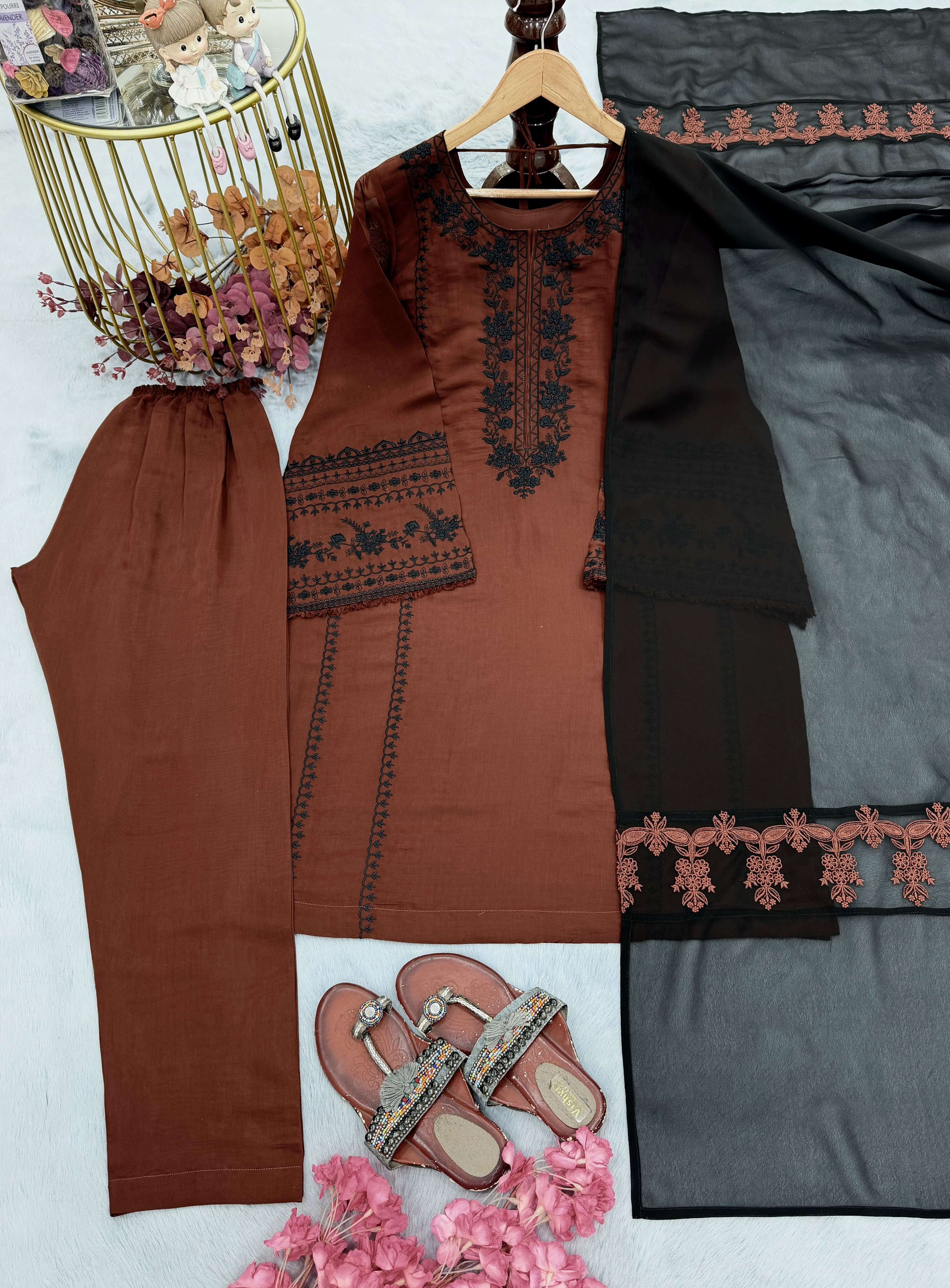 LADY LOOK 047 SILK FANCY PAKISTANI STYLE PARTY WEAR SUIT