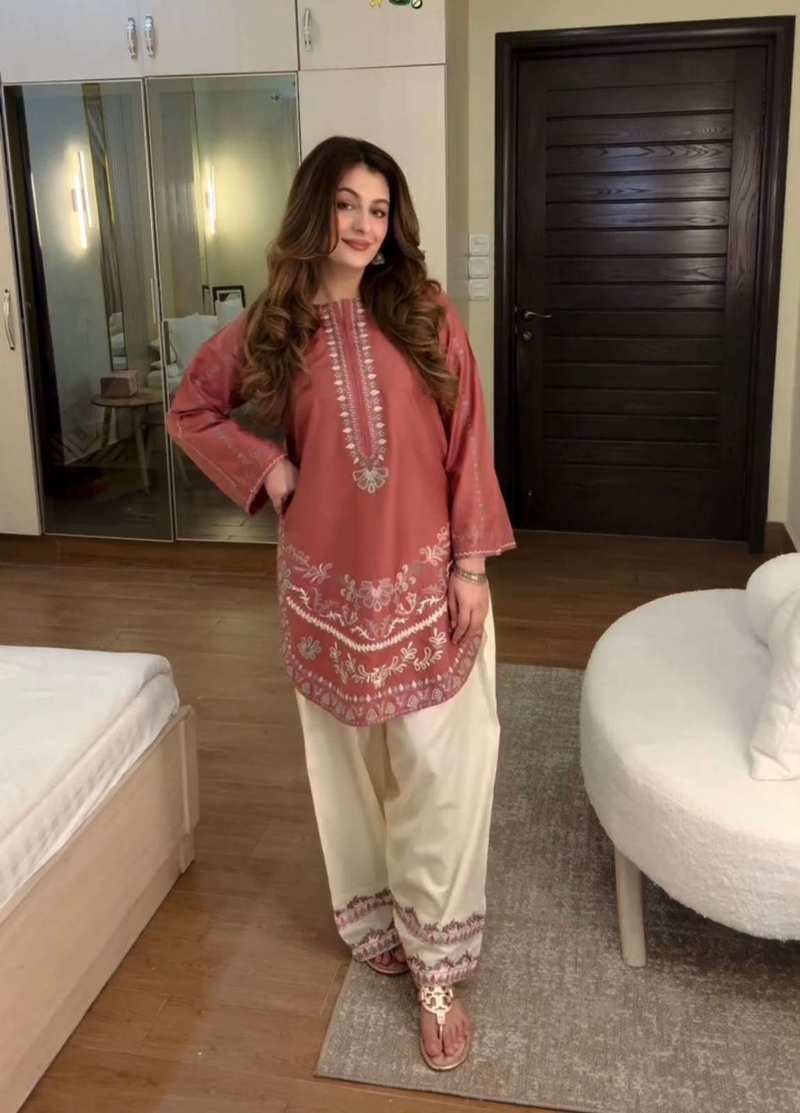 LADY LOOK 050 SILK PREETY LOOK DESIGNER LADIES KURTI WITH BOTTOM PAIR 