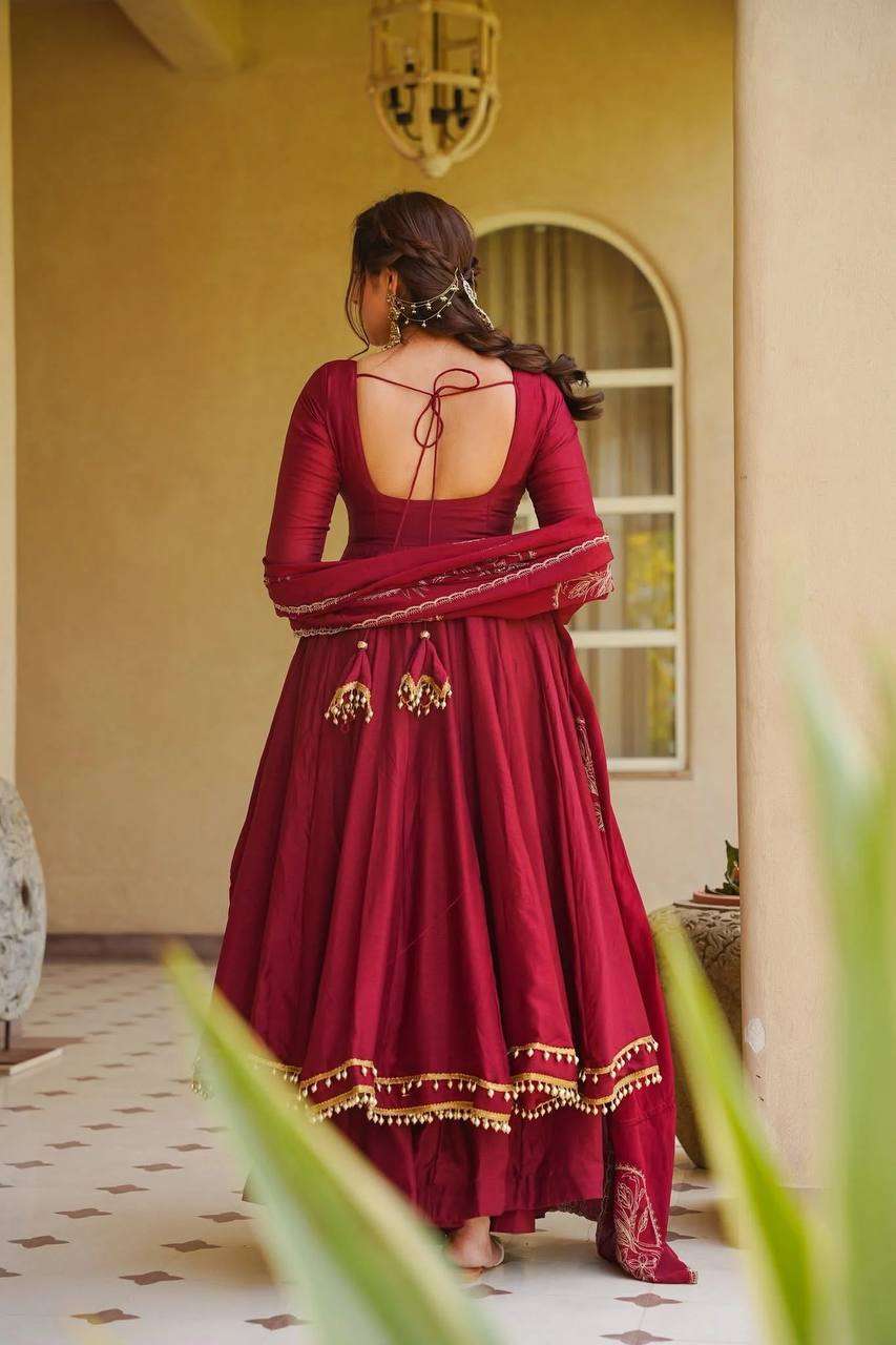 MD 3102 SILK DESIGNER WORK PARTY WEAR LADIES ANARKALI GOWN STYLE SUIT