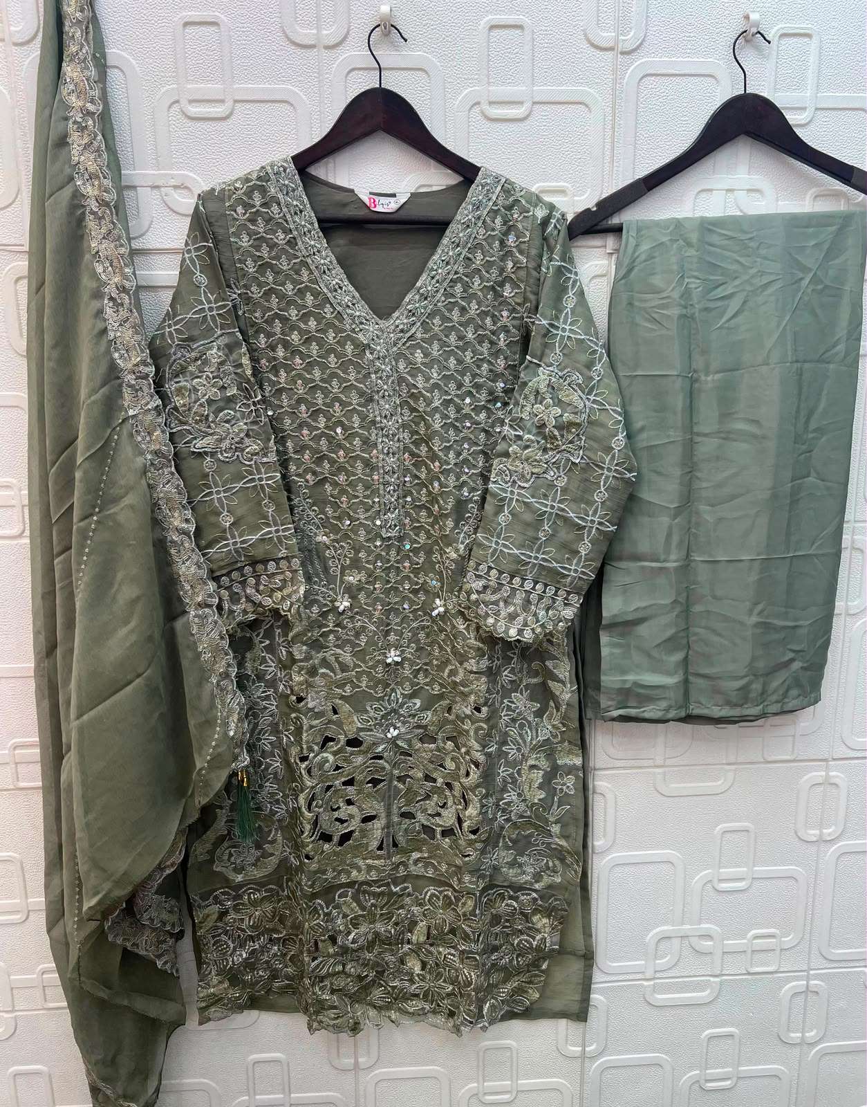 BILQIS B 285 CHIFFON HEAVY EMBROIDERED DESIGNER READY MADE PAKISTANI SUIT