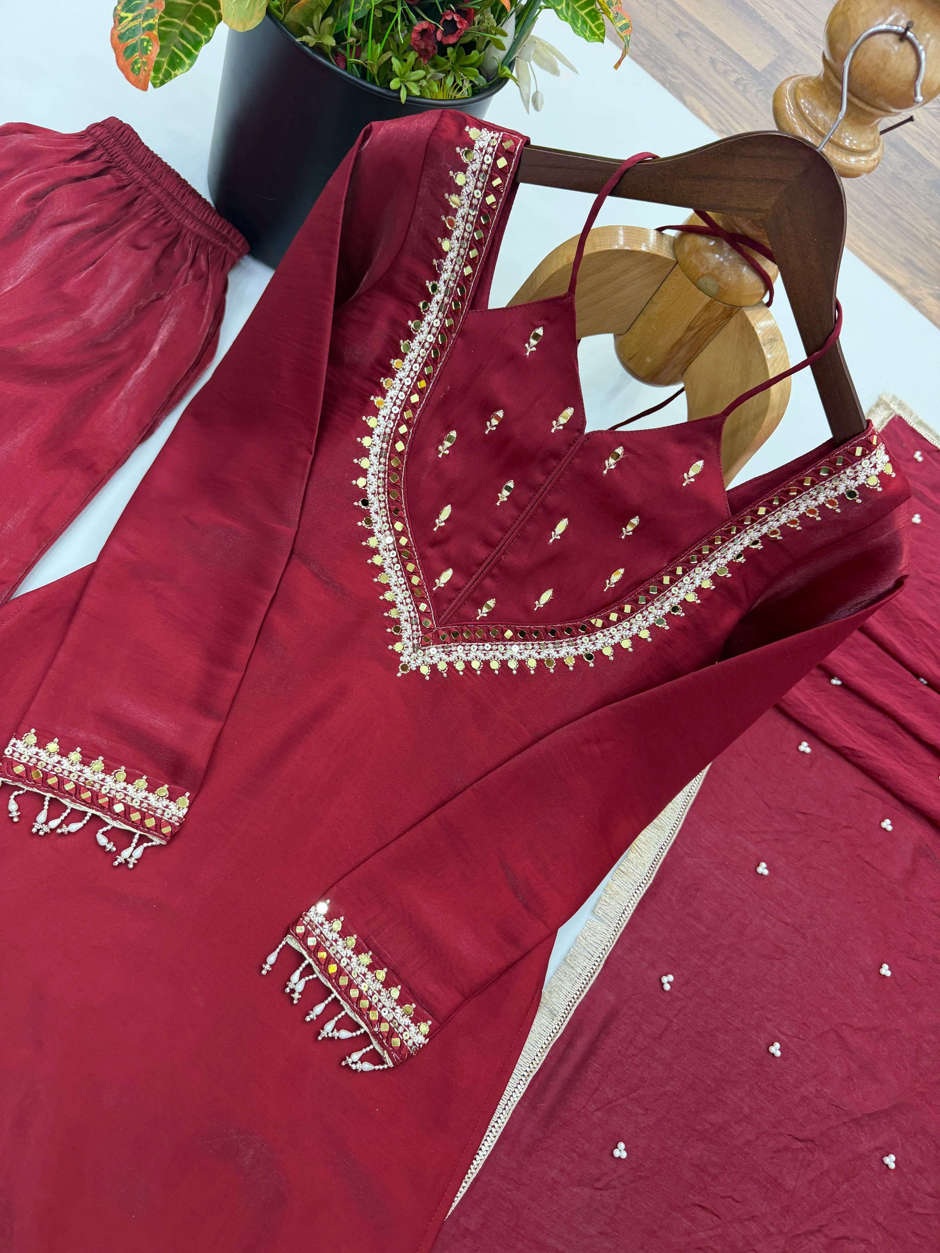 JF 054 SILK BEAUTIFUL DESIGNER LOOK PARTY WEAR LADIES SUIT