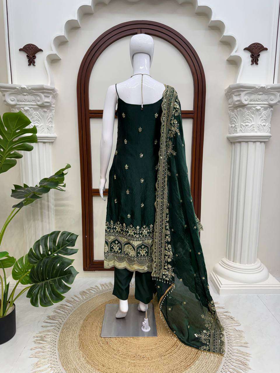 KD 1640 SILK DESIGNER WORK CLASSY GORGEOUS LOOK LOOK LADIES SUIT