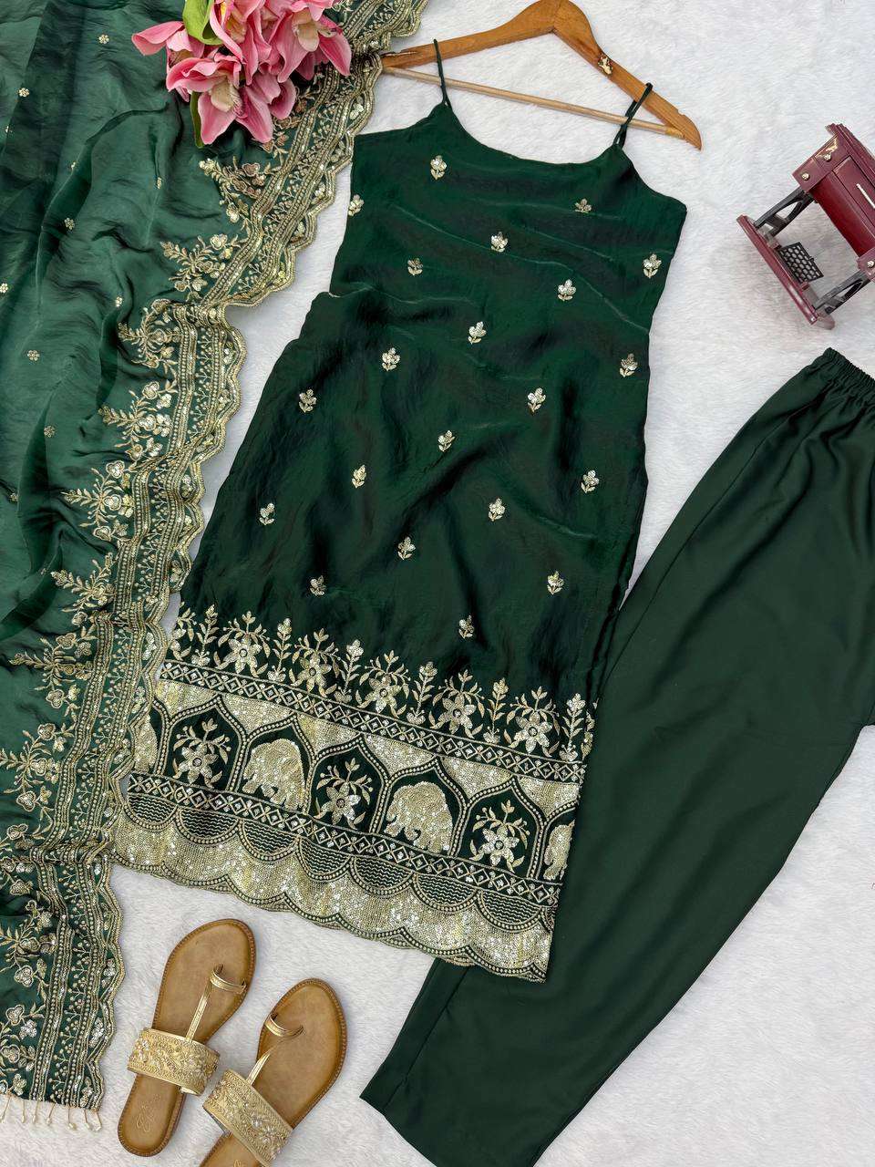 KD 1640 SILK DESIGNER WORK CLASSY GORGEOUS LOOK LOOK LADIES SUIT