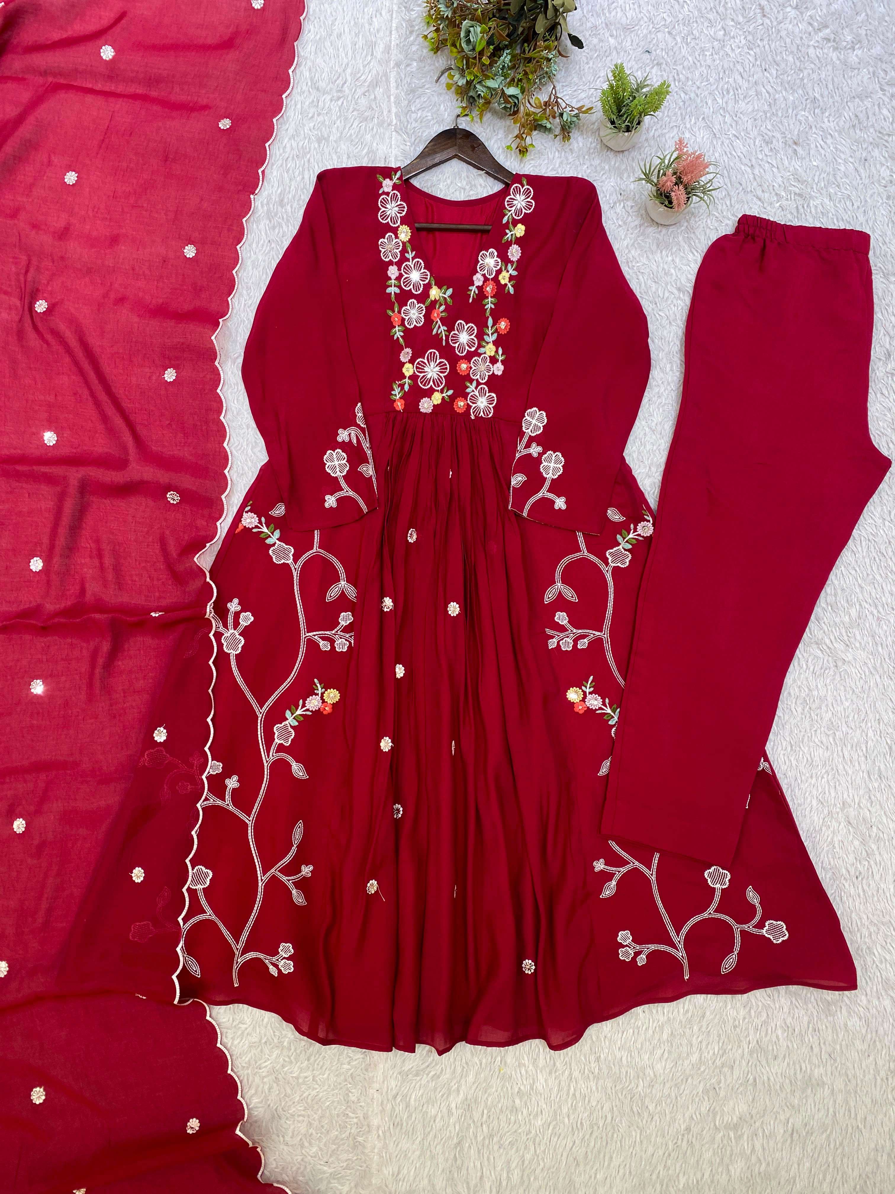 LG 2131 CHANDERI SILK BEAUTIFUL DESIGNER LOOK PARTY WEAR LADIES SUIT