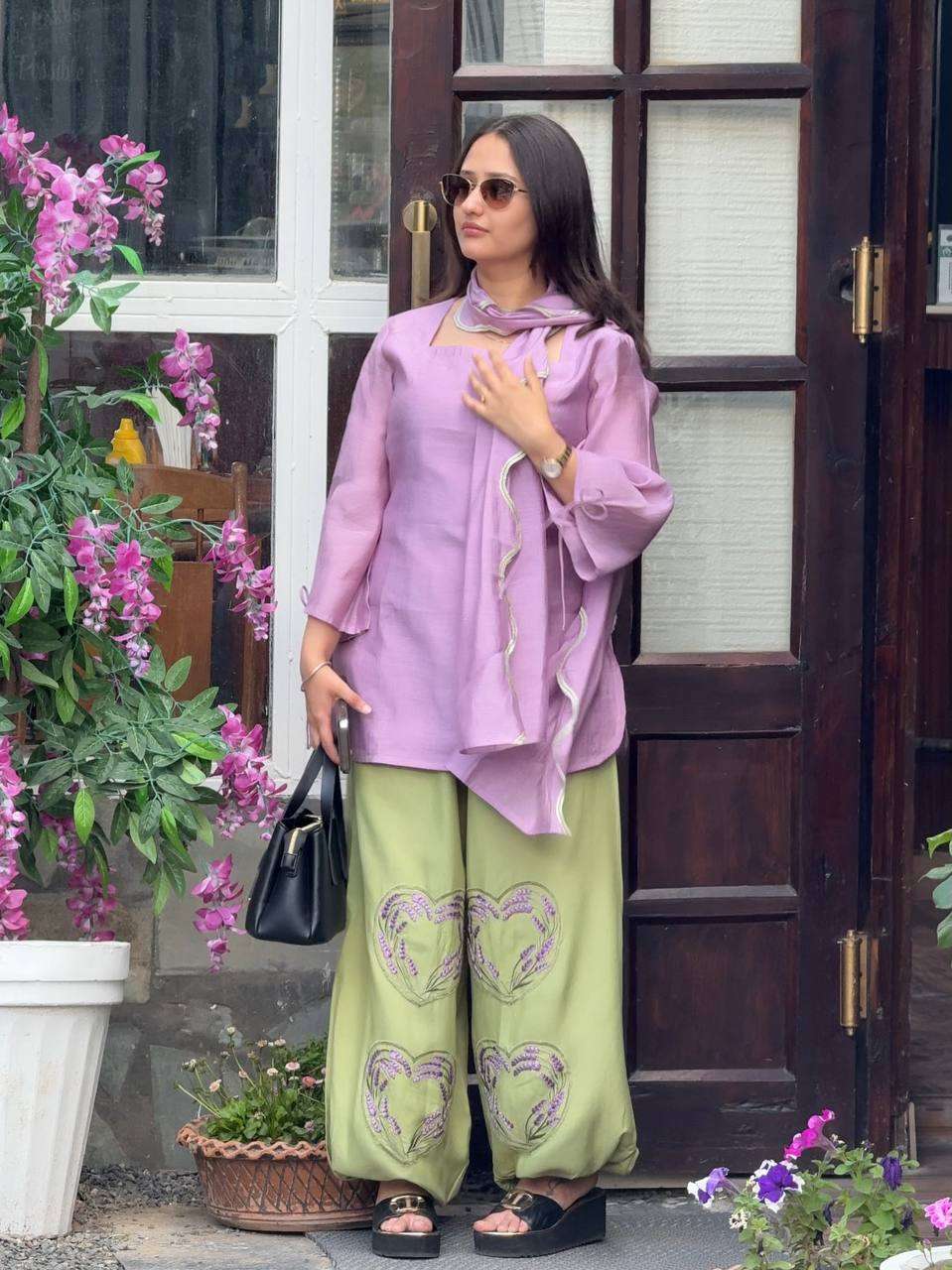 MD 3106 COTTON DESIGNER PARTY WEAR LOOK TOP WITH BALLOON PENT AND DUPATTA SET 