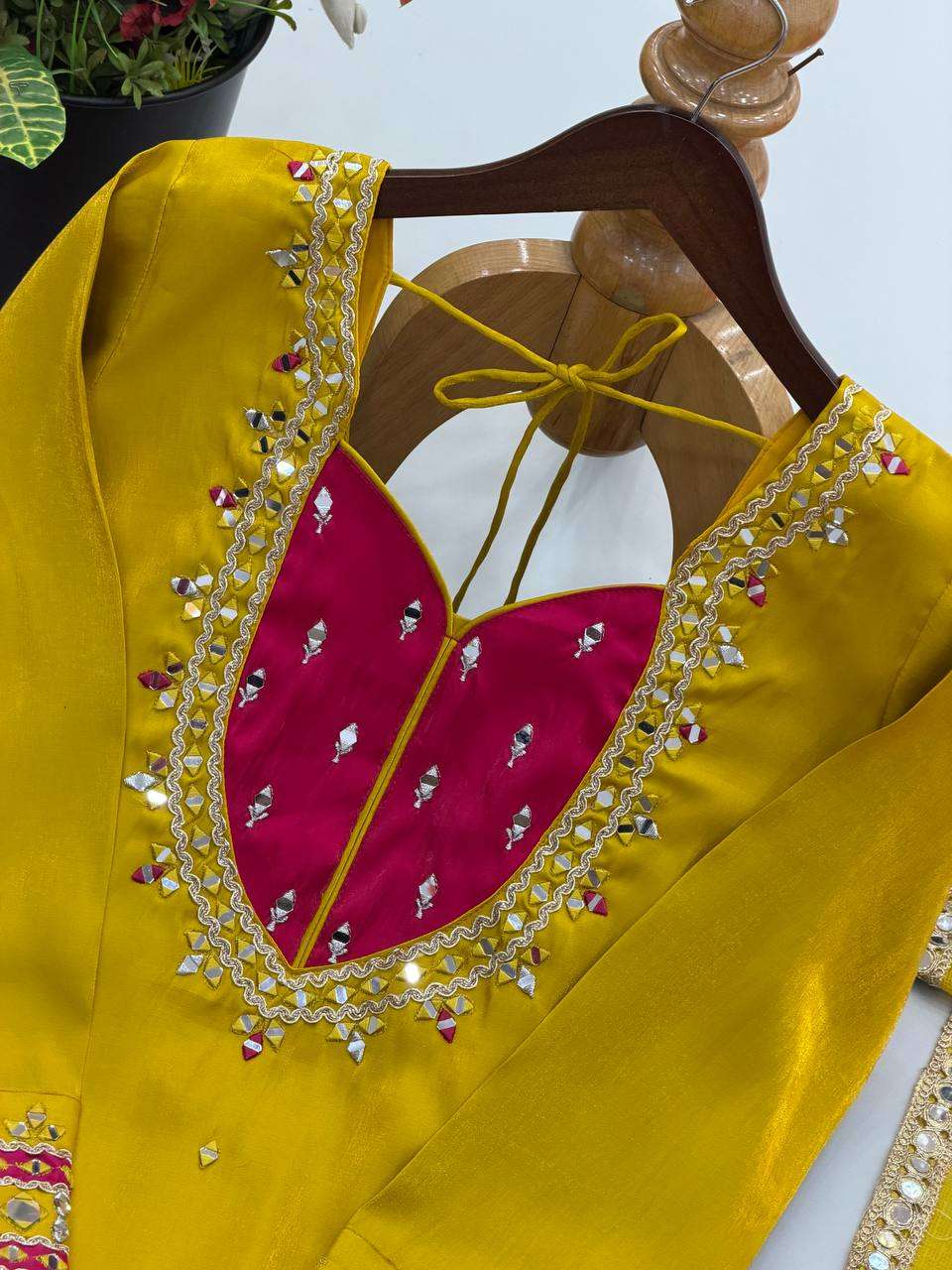 SRK 5361 SILK BEAUTIFUL DESIGNER WORK PARTY WEAR LADIES SUIT