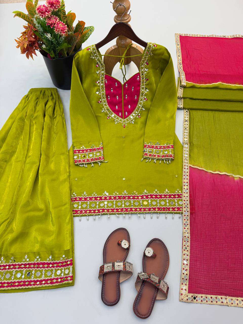 SRK 5361 SILK BEAUTIFUL DESIGNER WORK PARTY WEAR LADIES SUIT