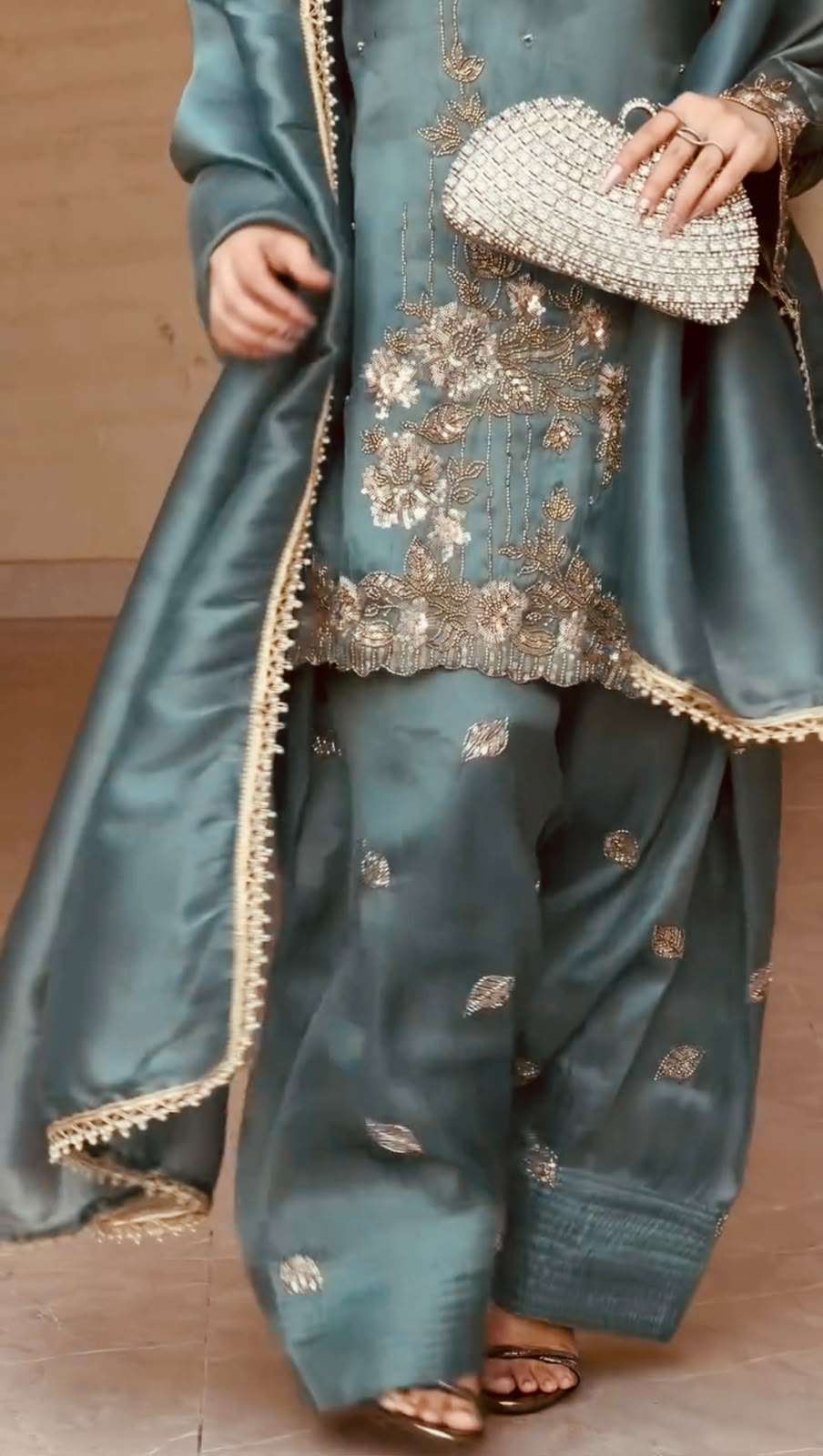 SSR 537 SILK BEAUTIFUL DESIGNER LOOK PARTY WEAR LADIES SUIT