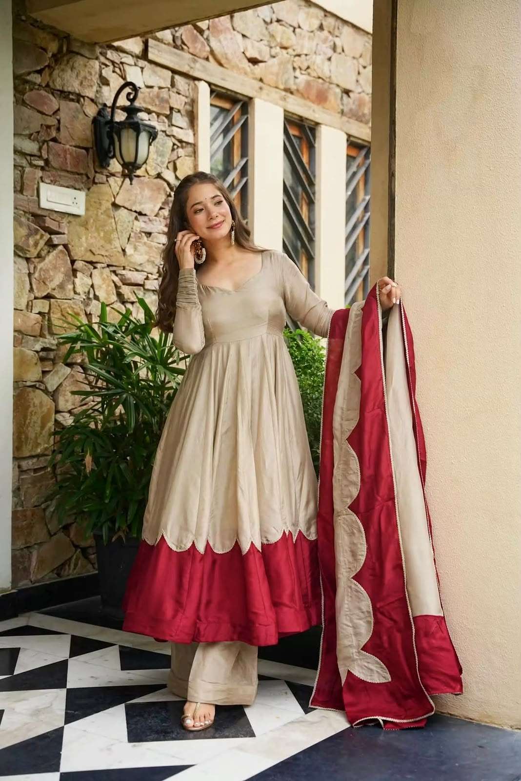 AD 249 SILK PREETY LOOK DESIGNER LADIES ANARKALI GOWN STYLE LADIES SUIT 