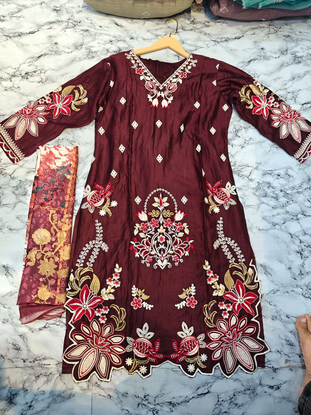 AGHA NOOR D NO 1002 SATIN BEAUTIFUL DESIGNER LOOK PAKISTANI PATTERN SUIT