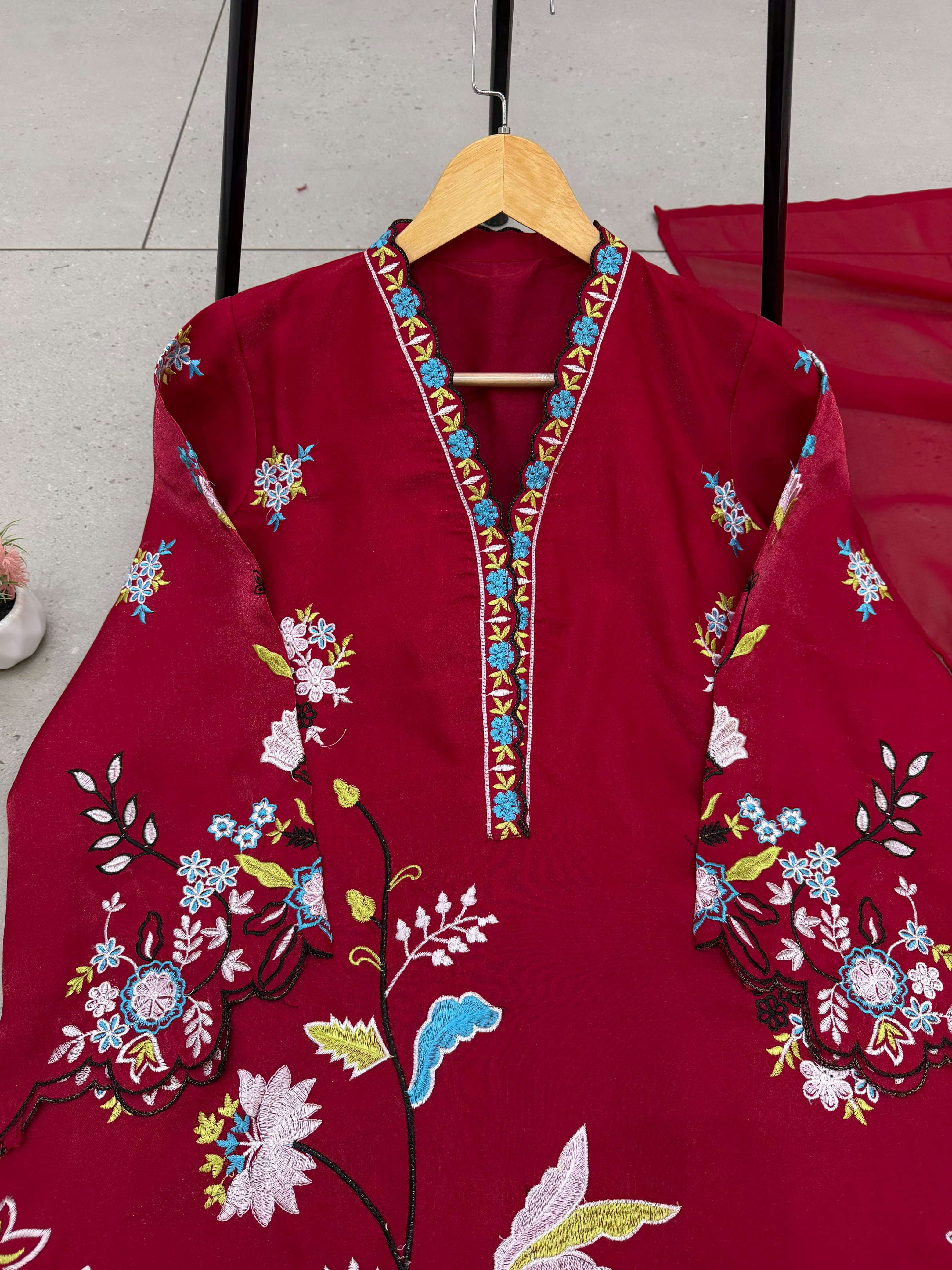 LG 2147 SILK BEAUTIFUL DESIGNER PAKISTANI STYLE LOOK KURTI PANT AND DUPATTA SET