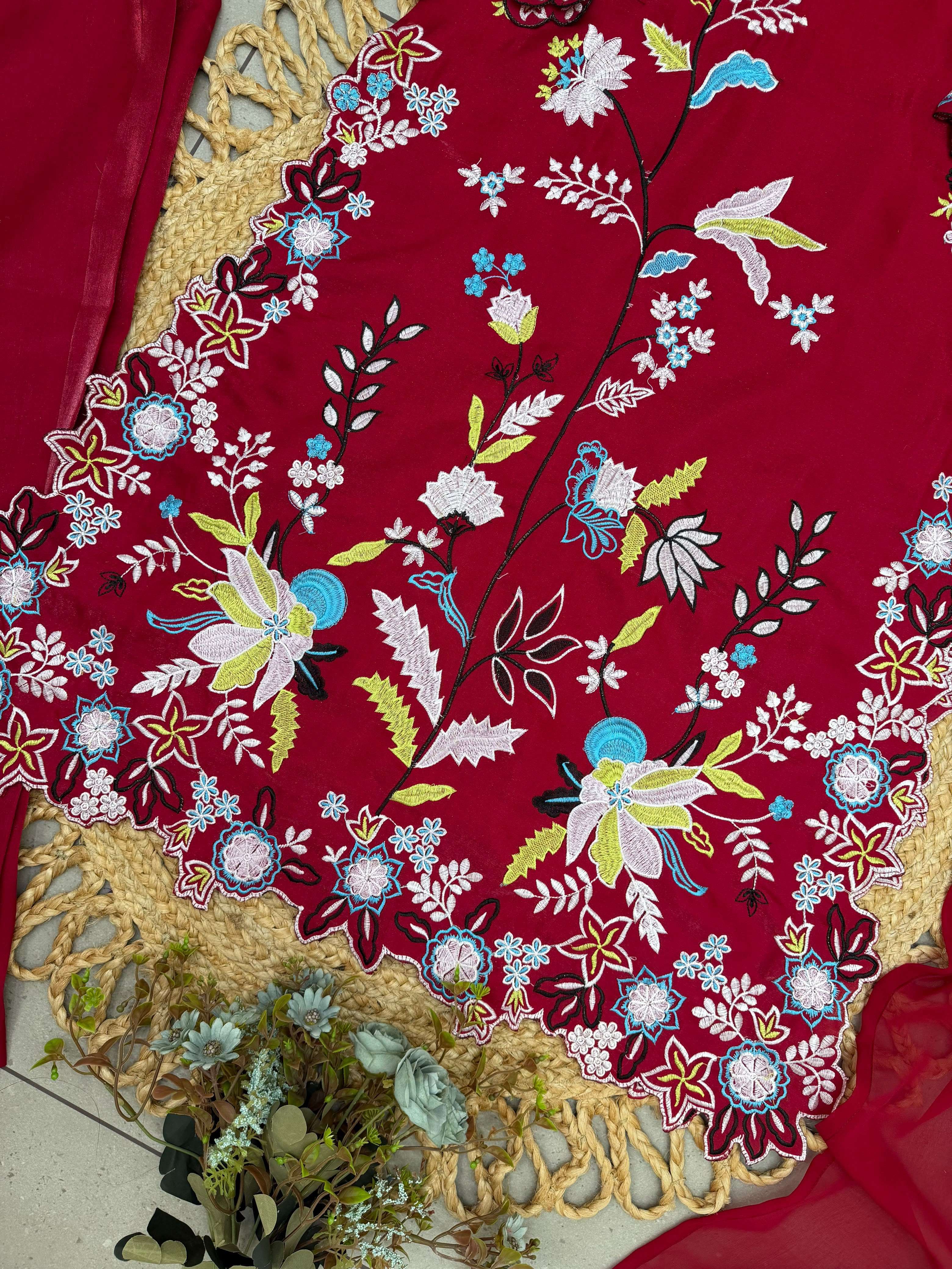 LG 2147 SILK BEAUTIFUL DESIGNER PAKISTANI STYLE LOOK KURTI PANT AND DUPATTA SET