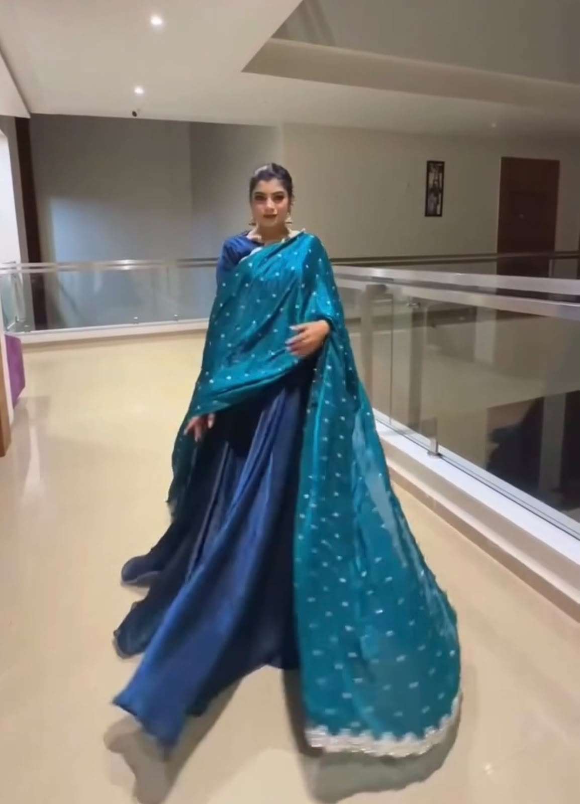 AD 250 SILK BEAUTIFUL DESIGNER LOOK PARTY WEAR ANARKALI GOWN STYLE SUIT 