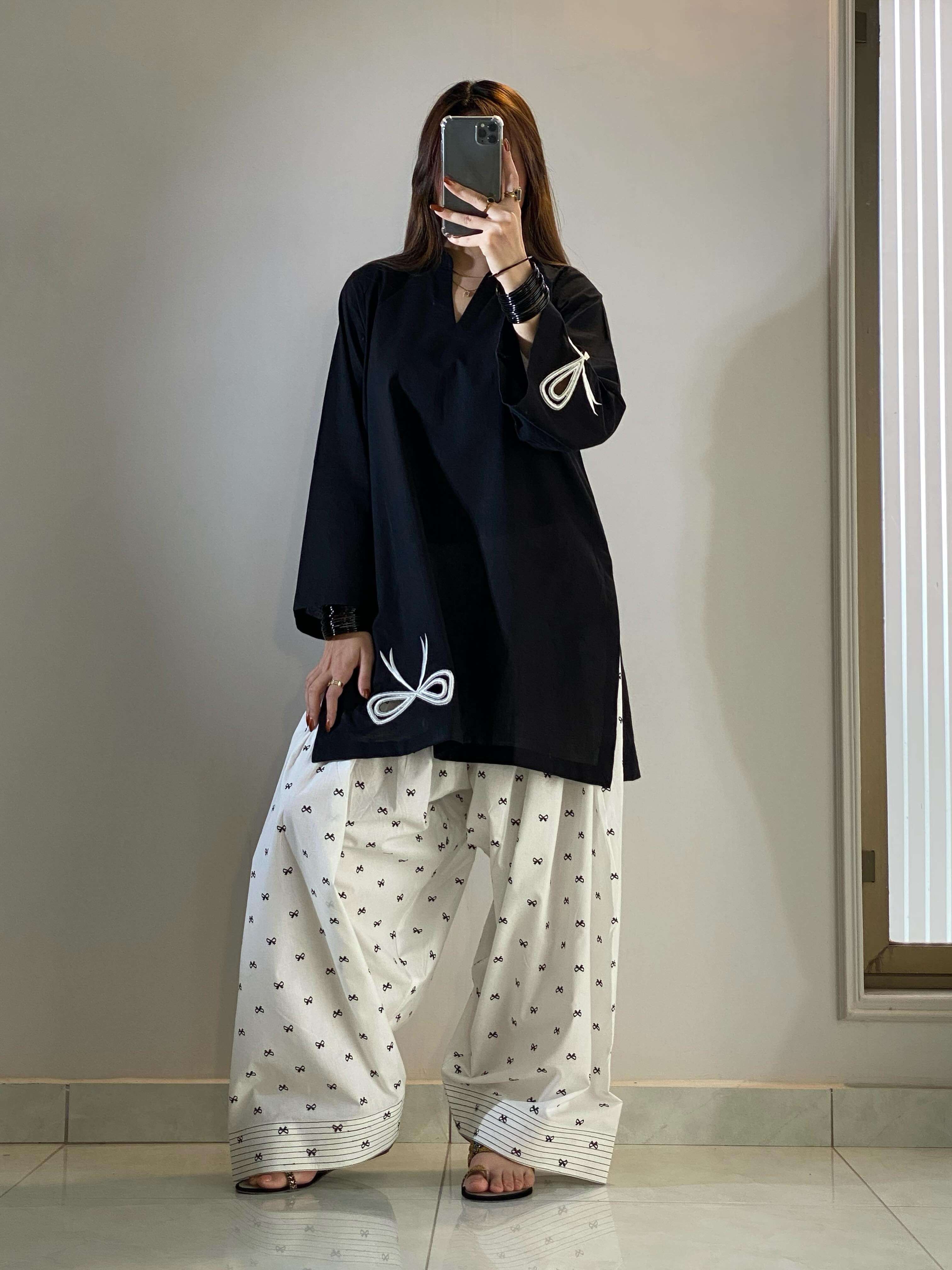 BE 521 CHANDERI SILK PREETY LOOKS LADIES TOP WITH FARSHI PLAZZO PAIR 