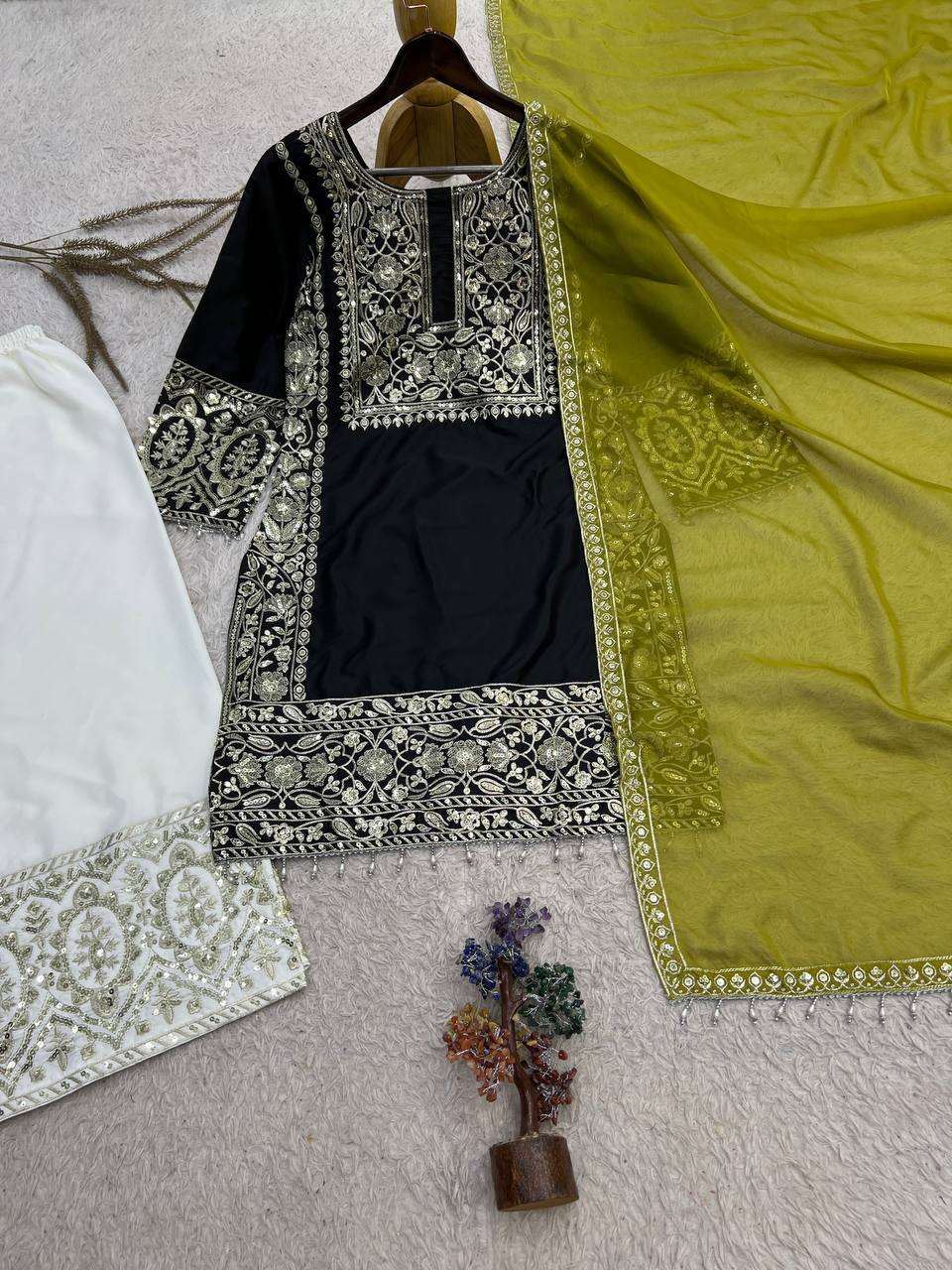 HK 1749 CREPE SILK HEAVY EMBROIDERD DESIGNER PAKISTANI STYLE SUIT 