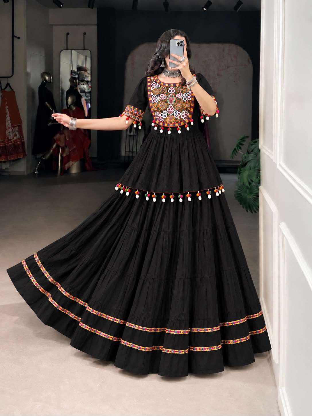 INLI DHOLIDA PREMIUM COLLECTION RAYON GAMTHI DESIGNER WORK NAVRATRI WEAR TOP WITH SKIRT SET