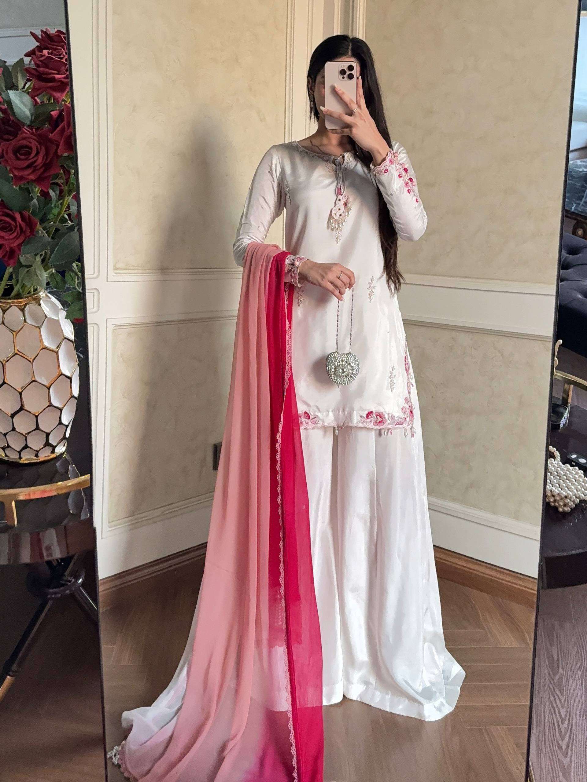 LADY LOOK 049 CREPE SILK BEAUTIFUL DESIGNER LOOK PARTY WEAR LADIES SUIT 